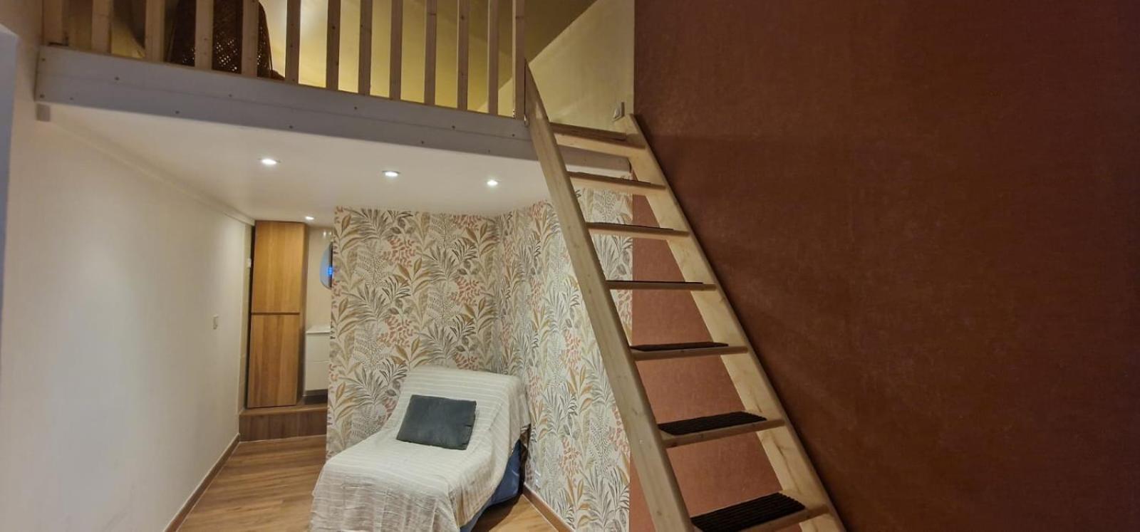 Sunset Atypical With Air Conditioning *