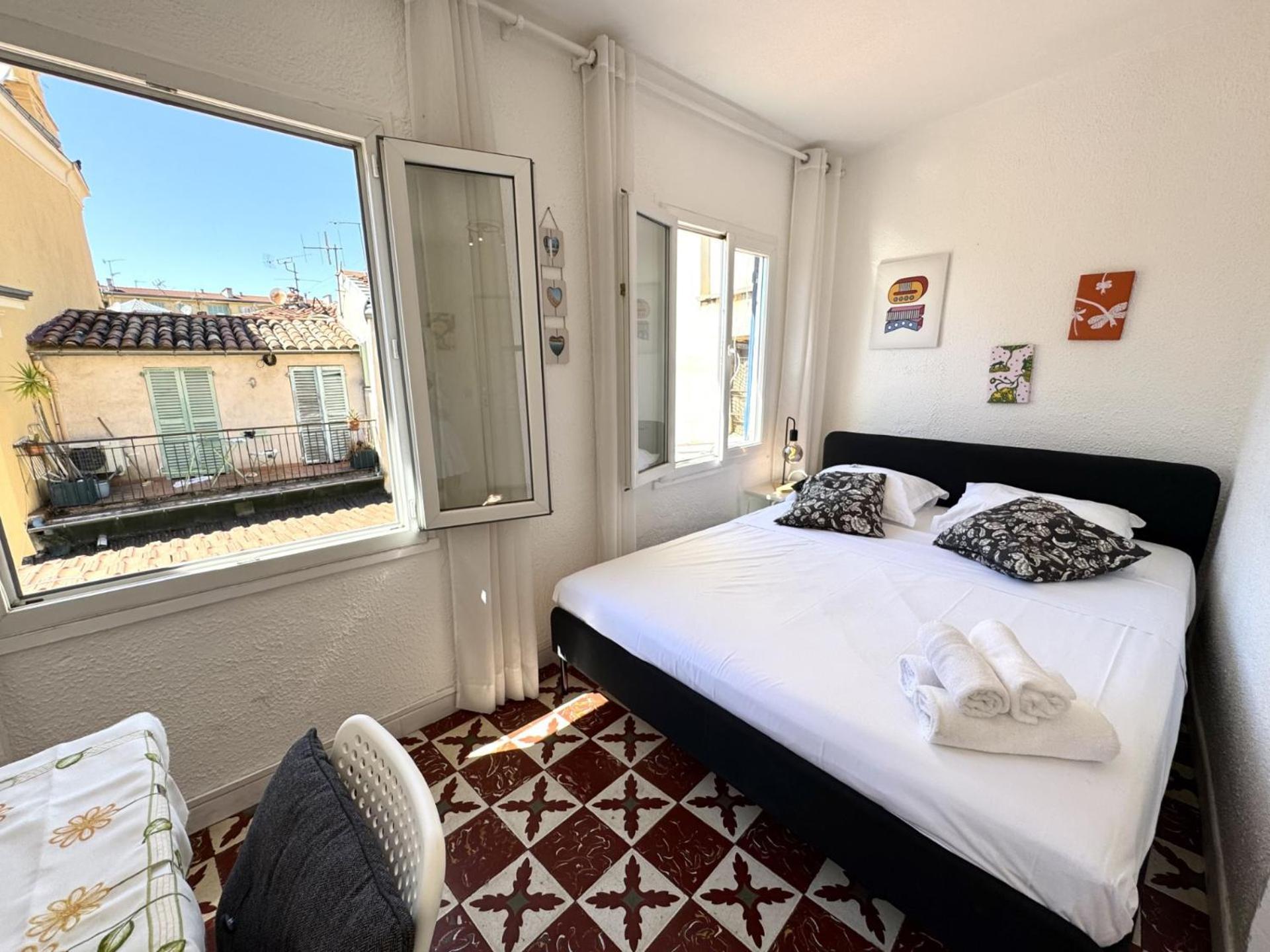 Riviera - Les Toits D Augustin - Bright With A C - Old Town *