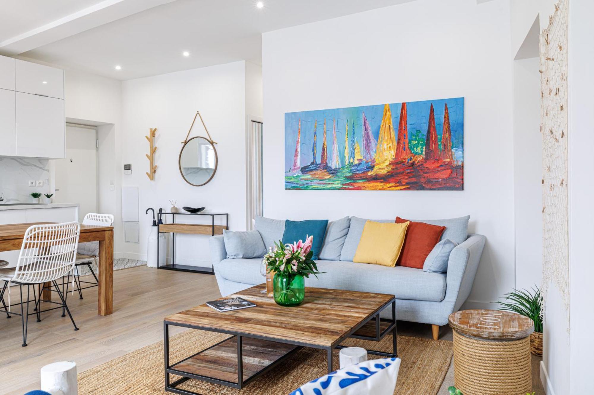 Sunlight - Archibald - Port Area, 2 Bedrooms, Stunning With Balcony & Parking Apartment *