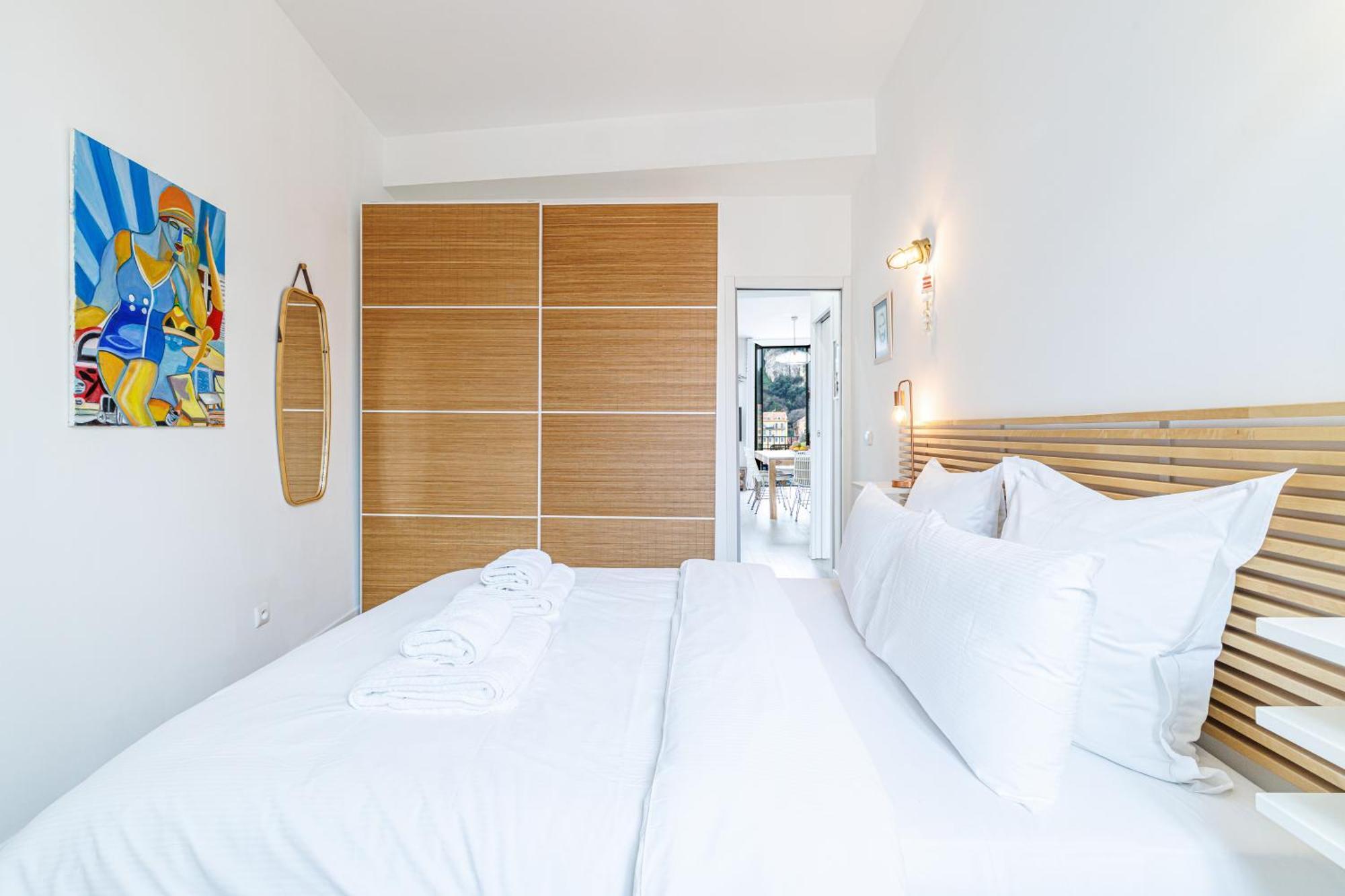 Sunlight - Archibald - Port Area, 2 Bedrooms, Stunning With Balcony & Parking Apartment *