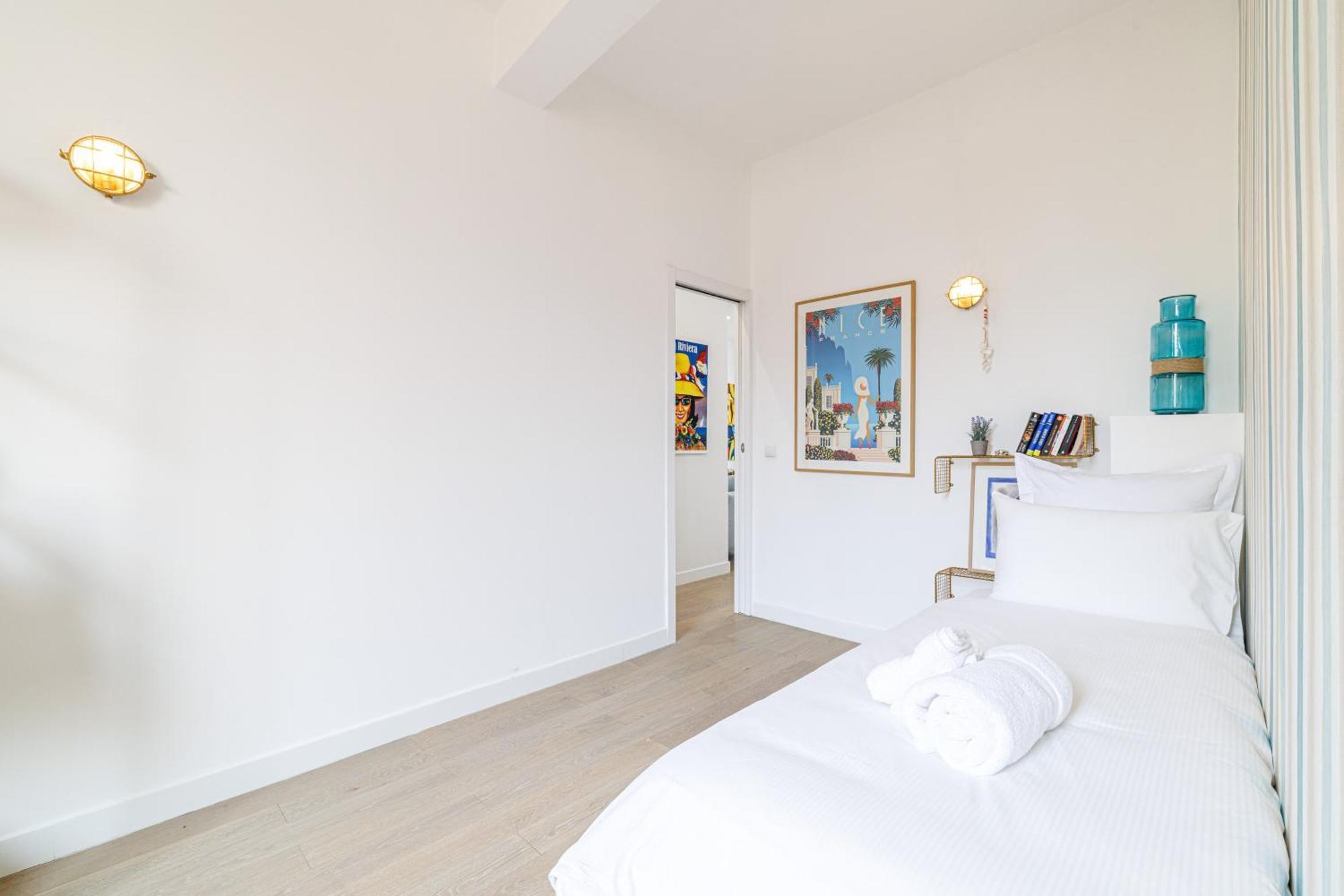 Sunlight - Archibald - Port Area, 2 Bedrooms, Stunning With Balcony & Parking Apartment