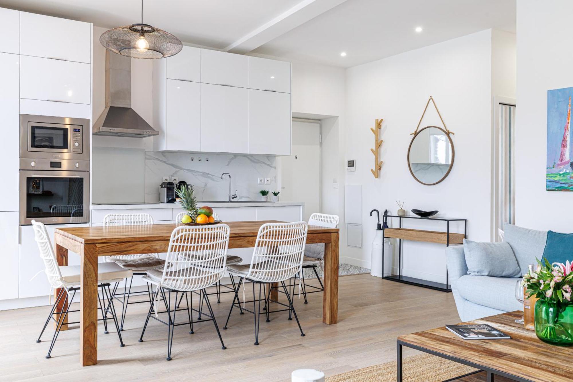 Apartment Sunlight - Archibald - Port Area, 2 Bedrooms, Stunning With Balcony & Parking