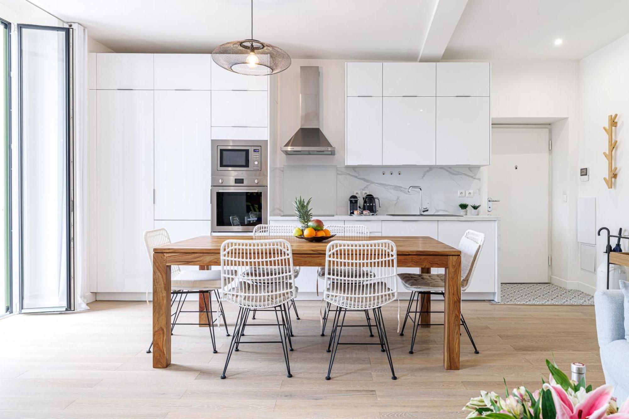 Sunlight - Archibald - Port Area, 2 Bedrooms, Stunning With Balcony & Parking * Nice