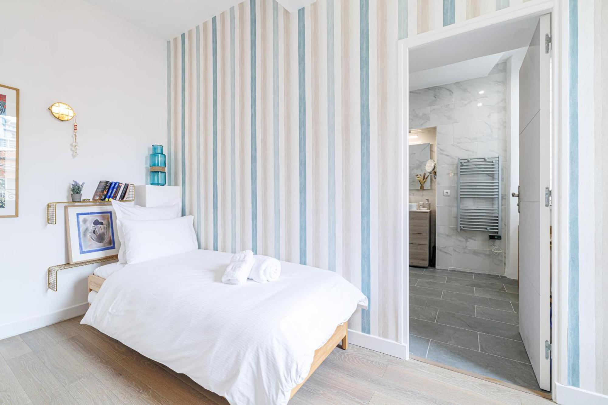 Sunlight - Archibald - Port Area, 2 Bedrooms, Stunning With Balcony & Parking Apartment *