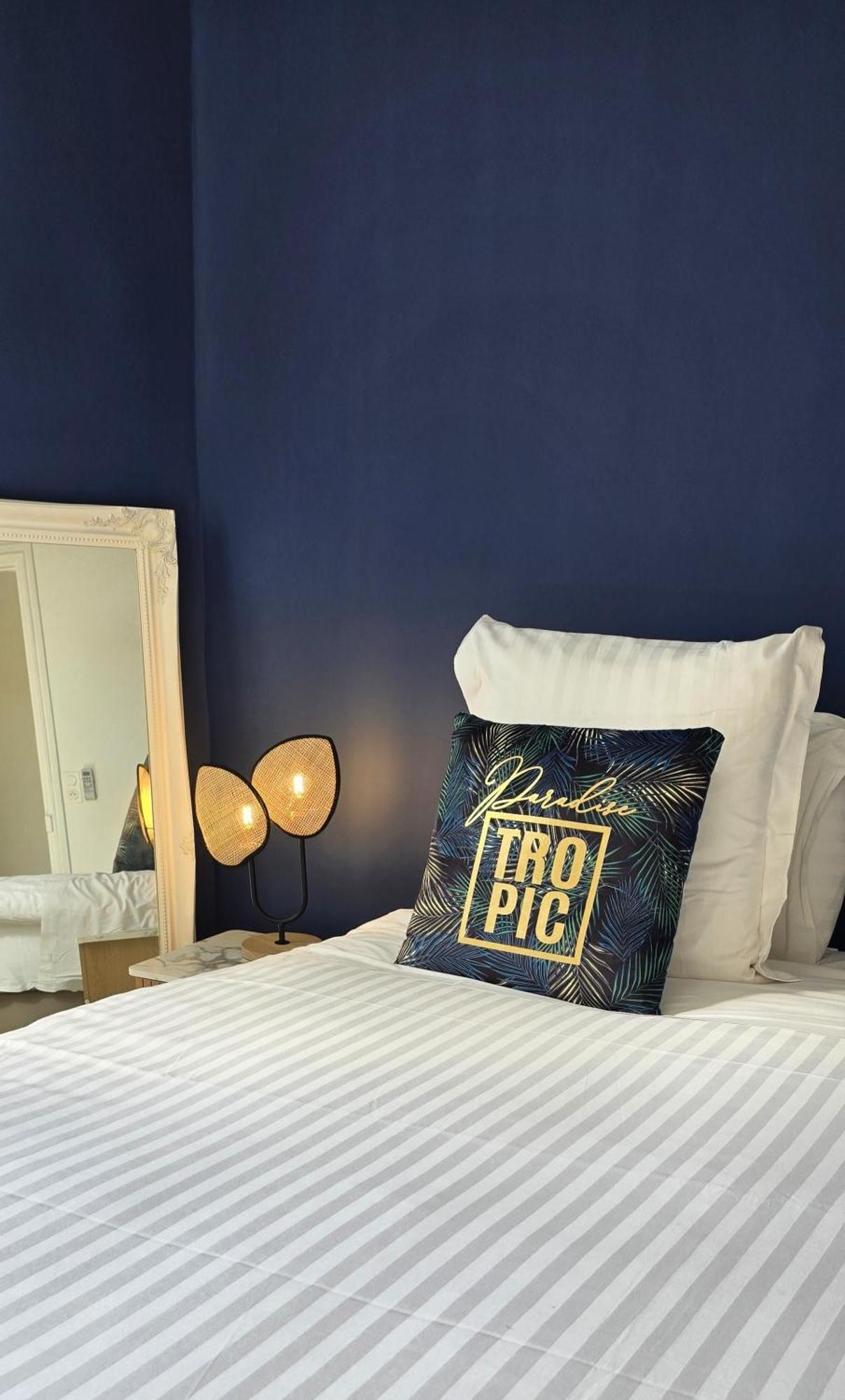 De La Fontaine Hotel