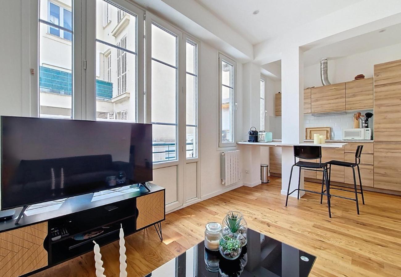 Nestor&jeeves - Golden Square - Near Promenade Des *