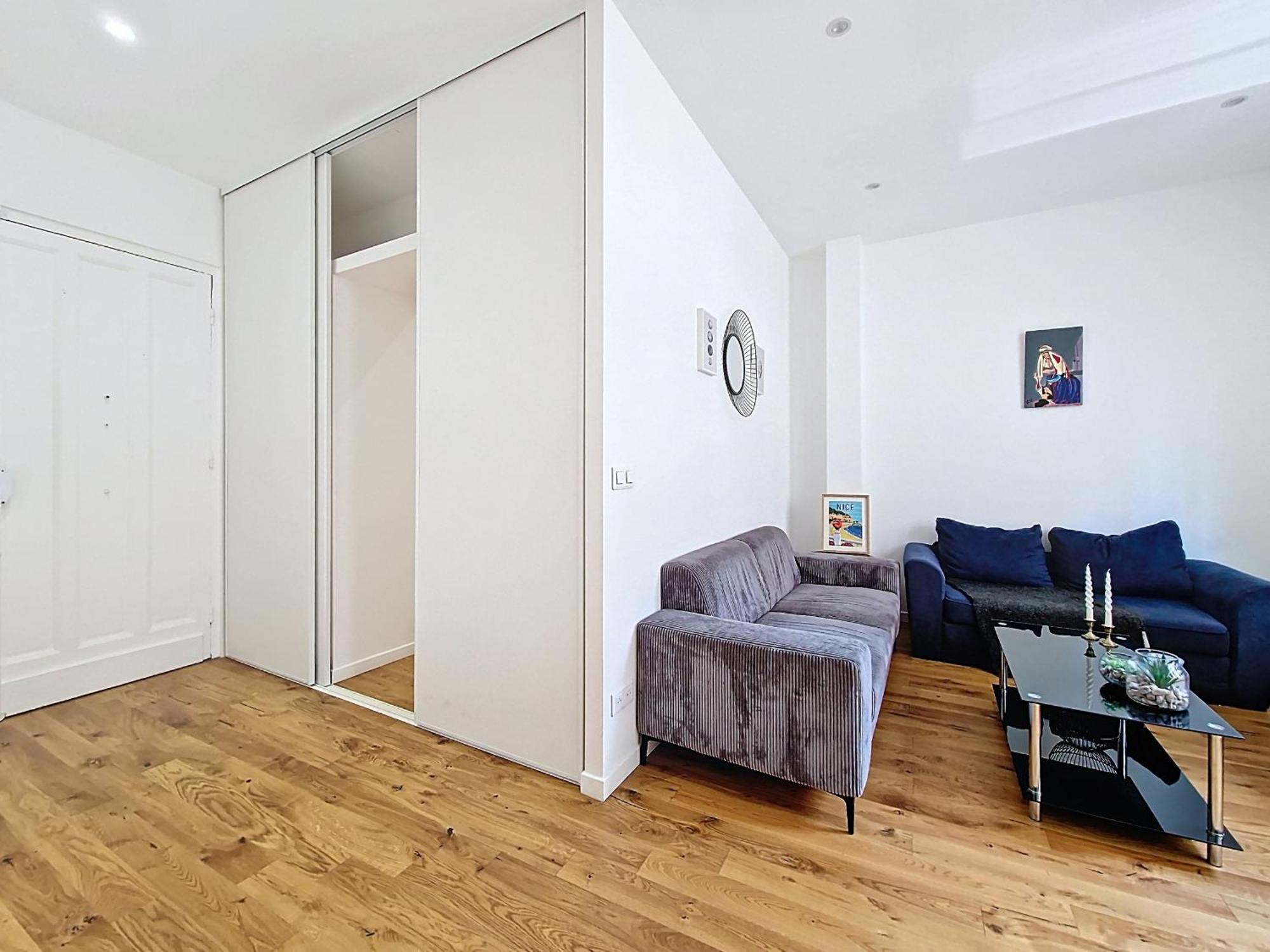 Nestor&jeeves - Golden Square - Near Promenade Des Nice