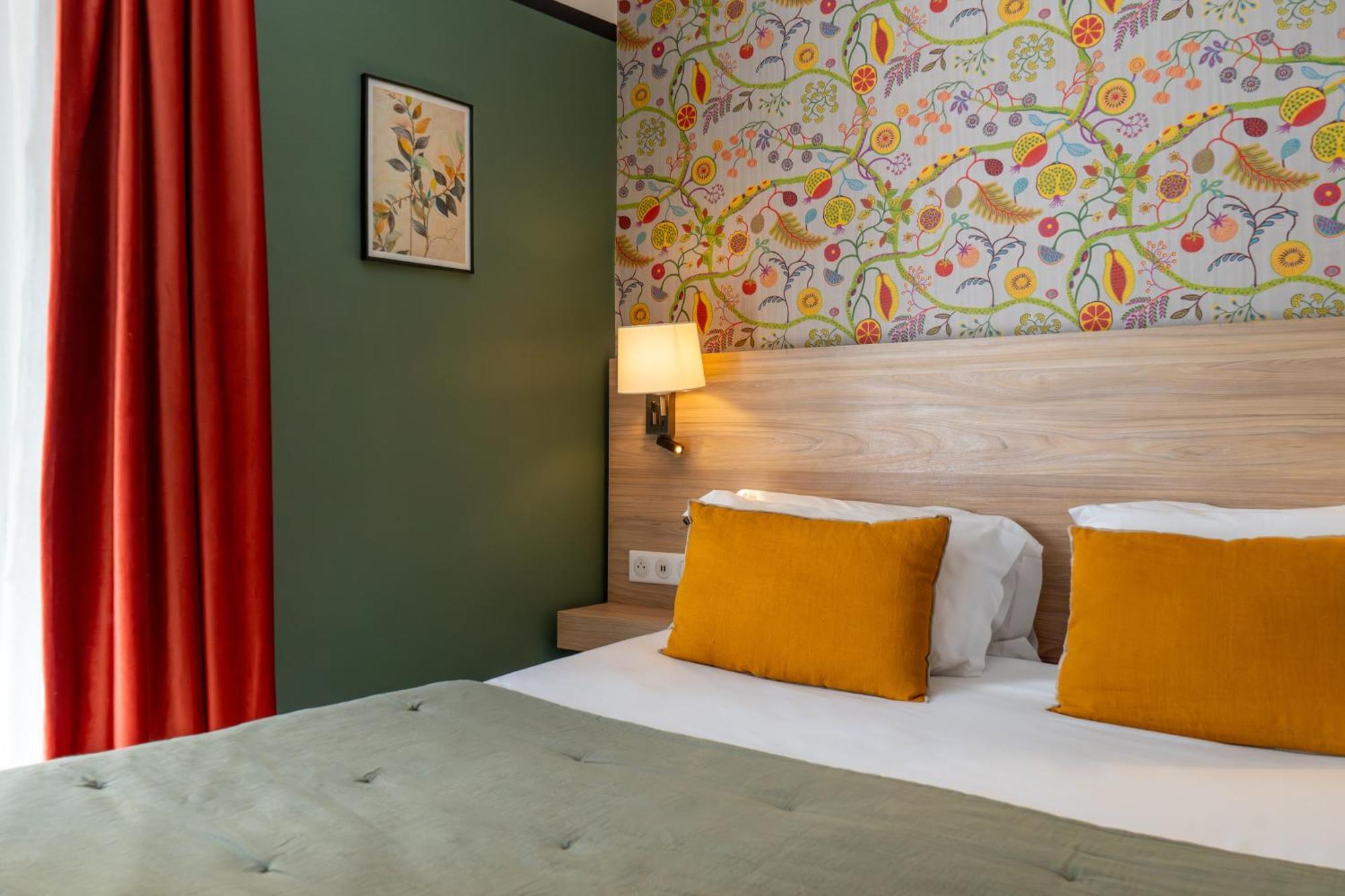 Hotel De France, Un Ammi