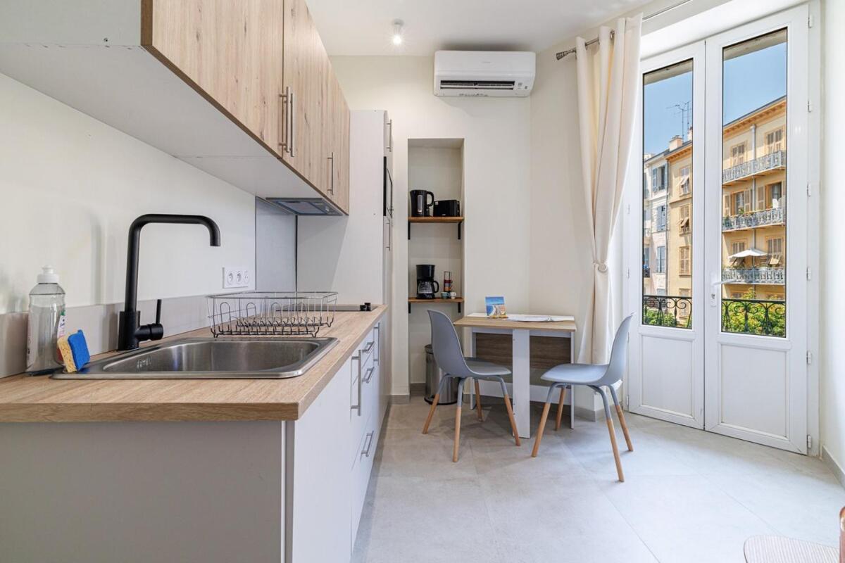 T2 Situe Au Centre-ville De *