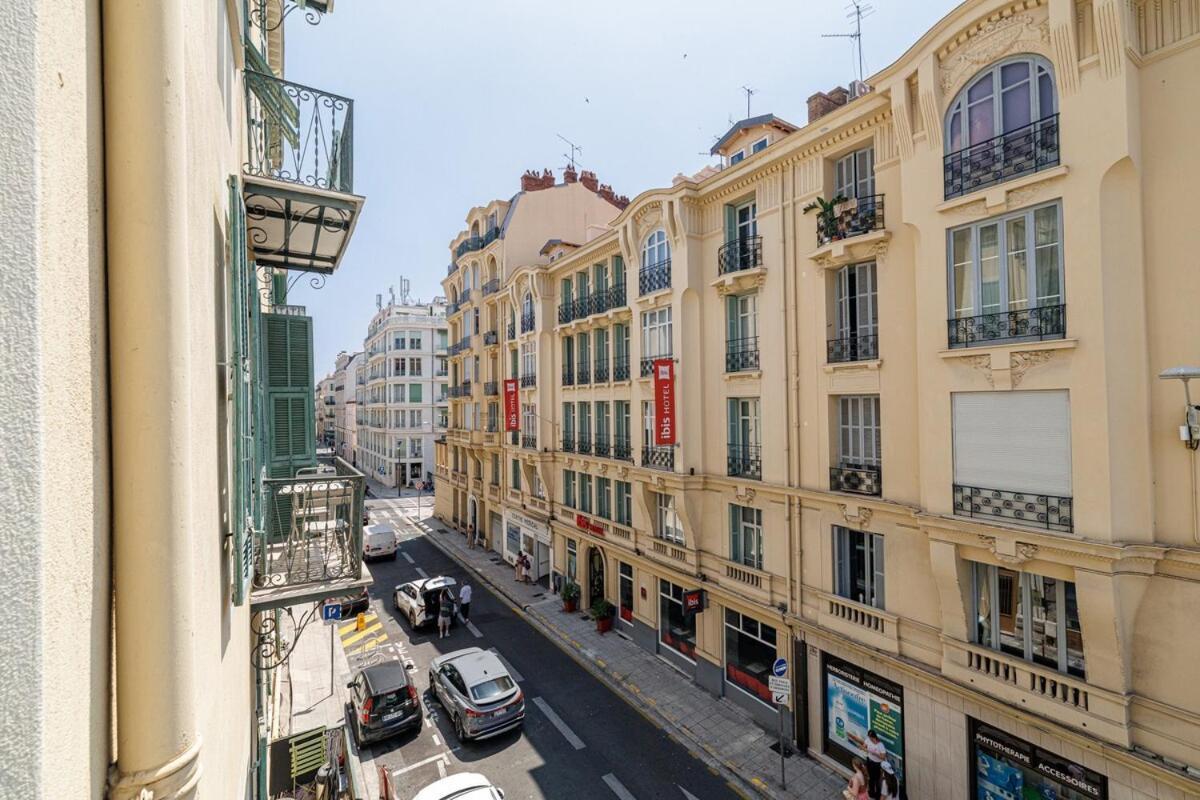 T2 Situe Au Centre-ville De *