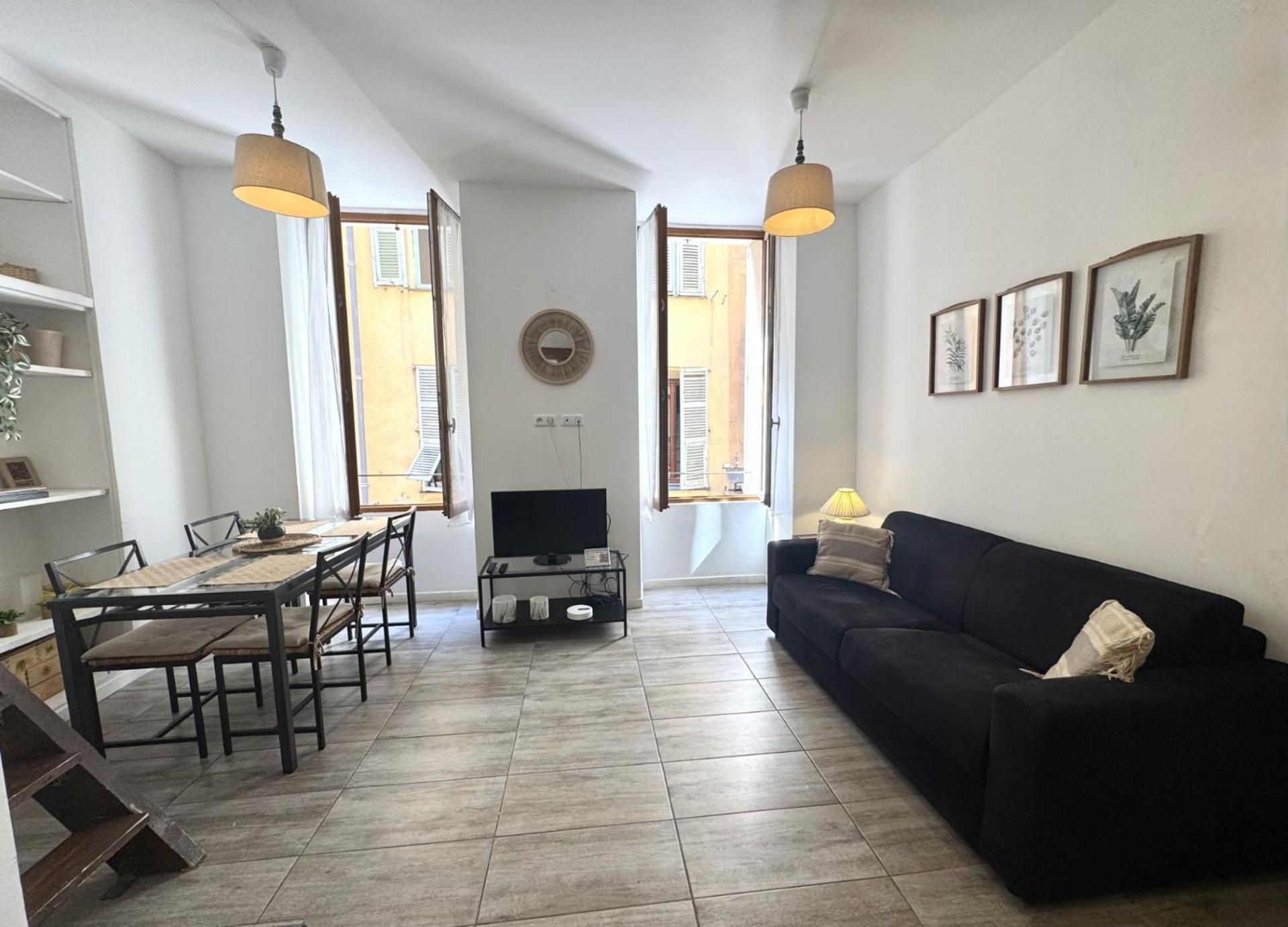 Apartment Riviera: Vieille Elegance Near Promenade Des