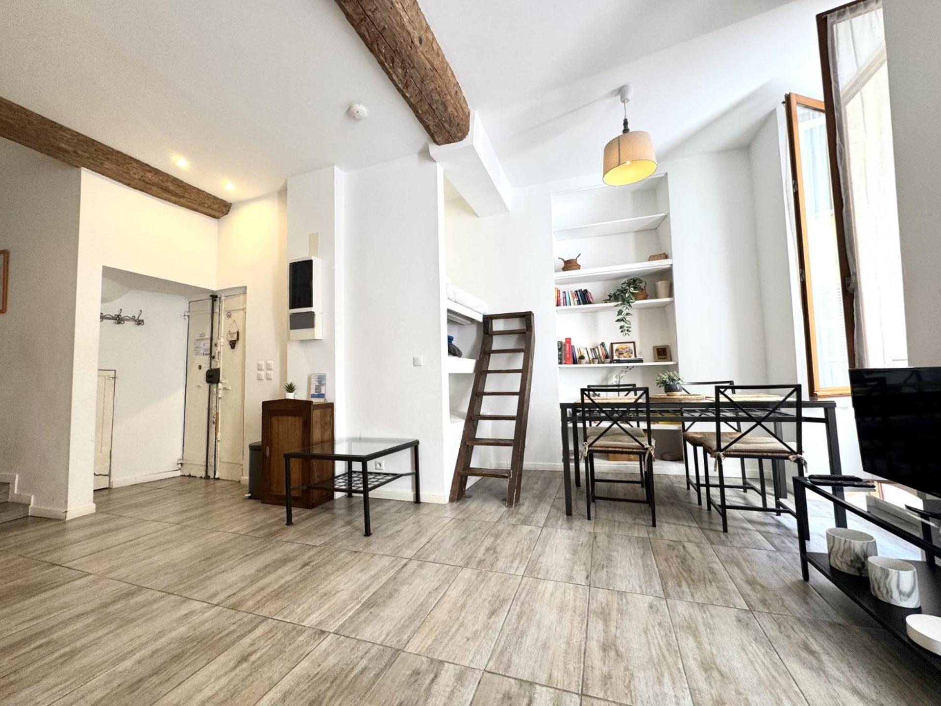 Riviera: Vieille Elegance Near Promenade Des * Nice