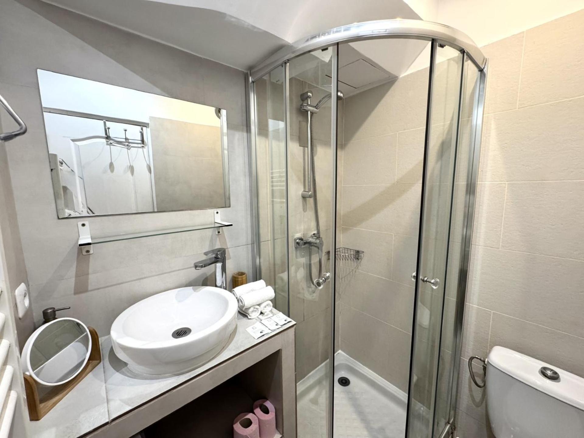 Riviera: Vieille Elegance Near Promenade Des Apartment