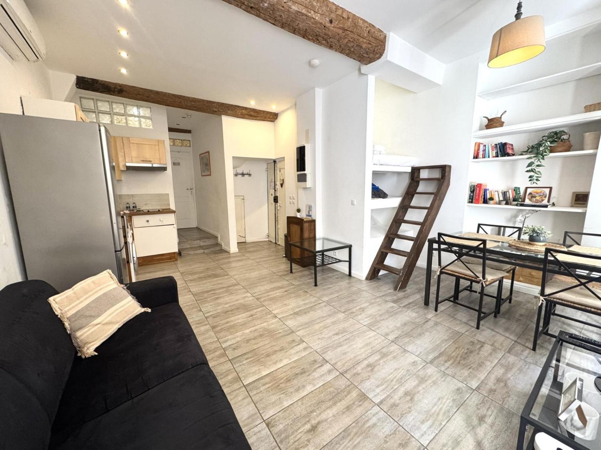 Riviera: Vieille Elegance Near Promenade Des Nice