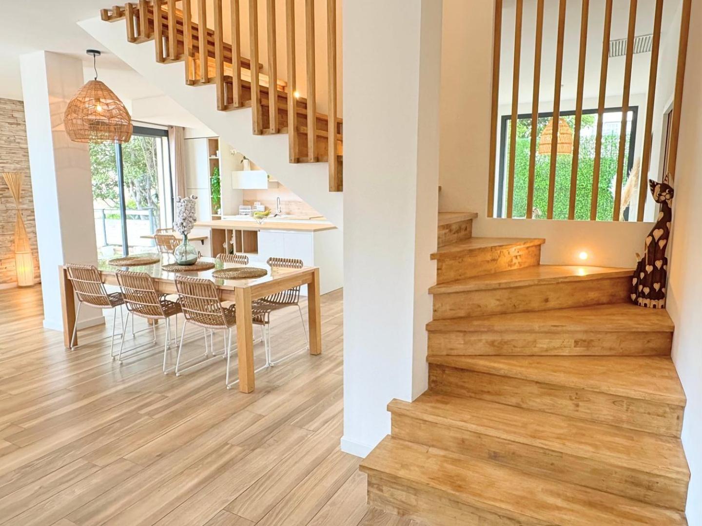 Moderne Pour 8 Personnes - Vue Sur ! Villa