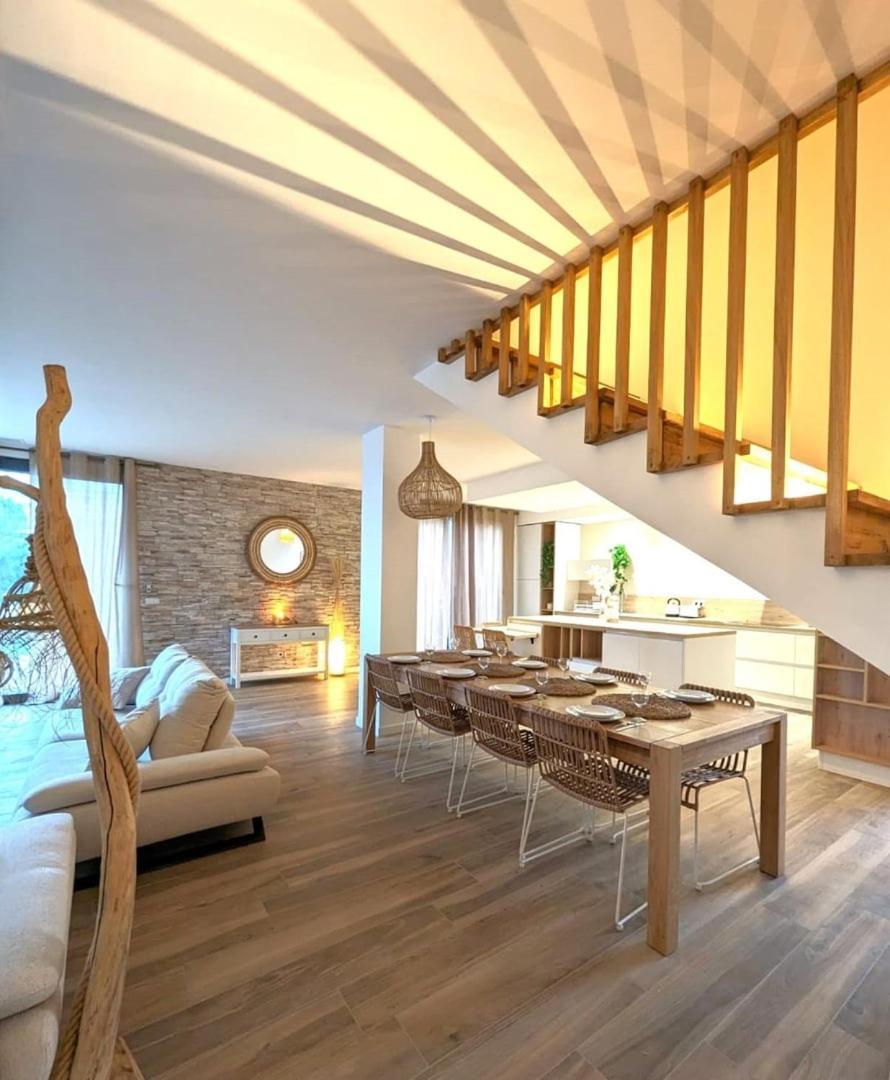 Moderne Pour 8 Personnes - Vue Sur ! Villa