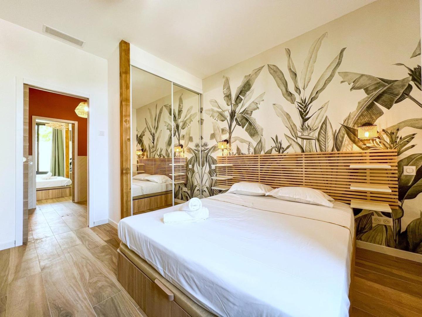 Moderne Pour 8 Personnes - Vue Sur ! Villa Nice