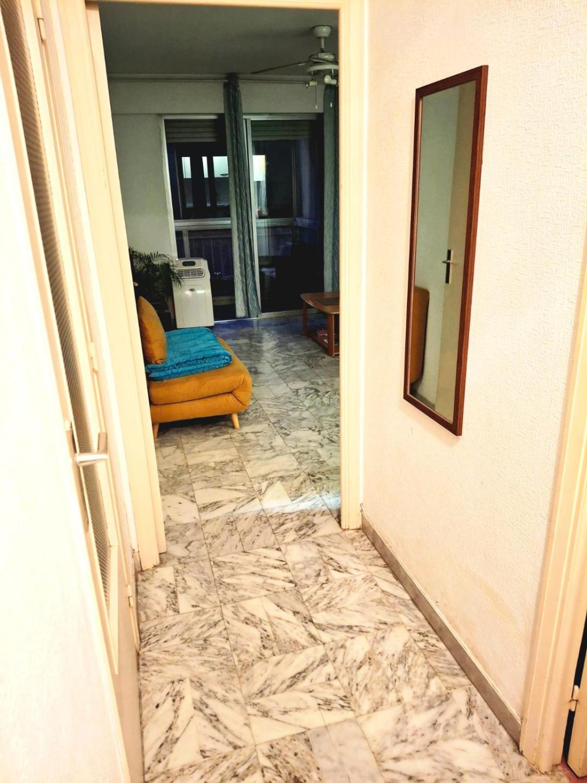 T1 Bord De West Apartment