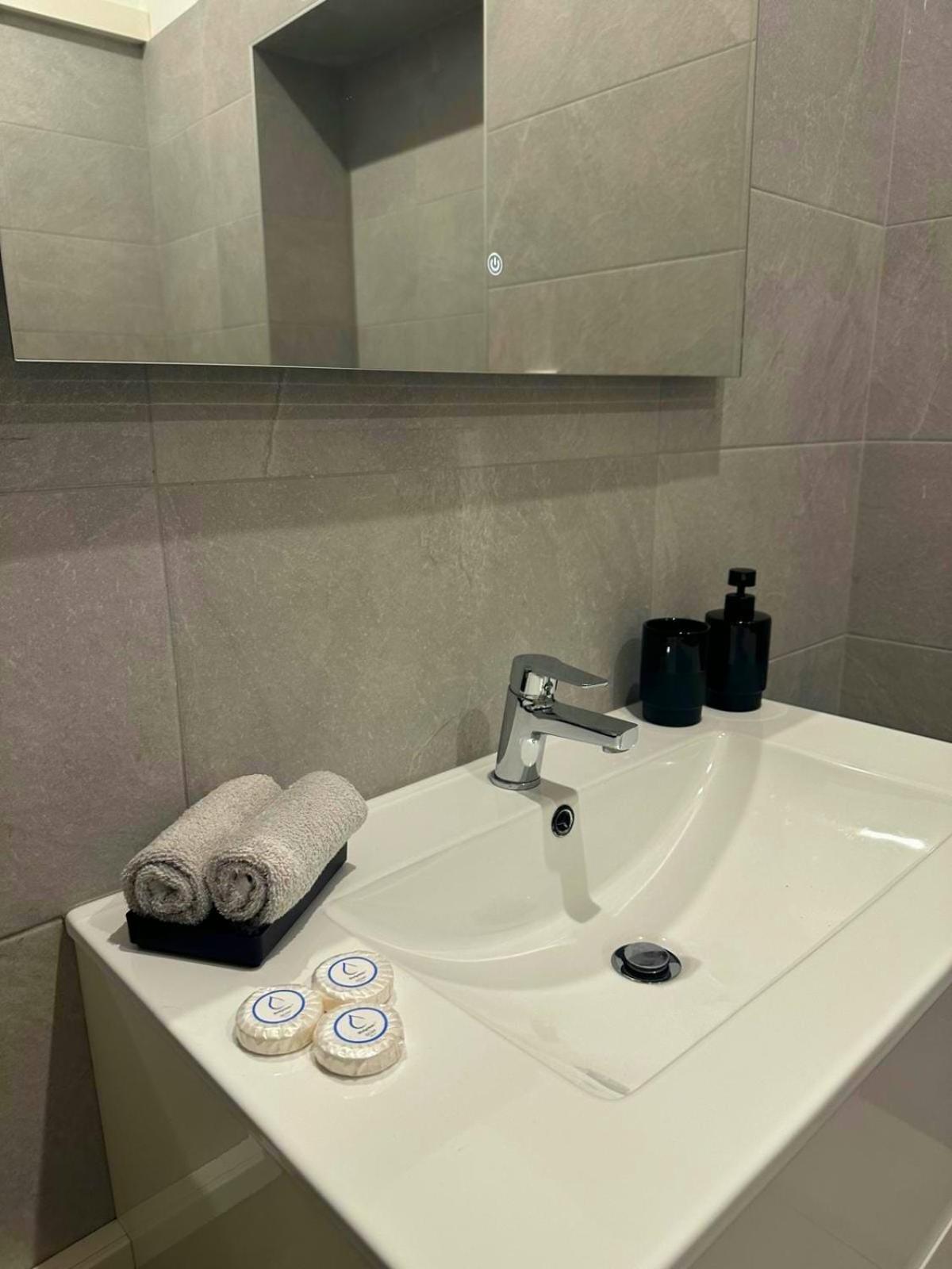 Heart Of Beautiful 3 Bedrooms Apartment