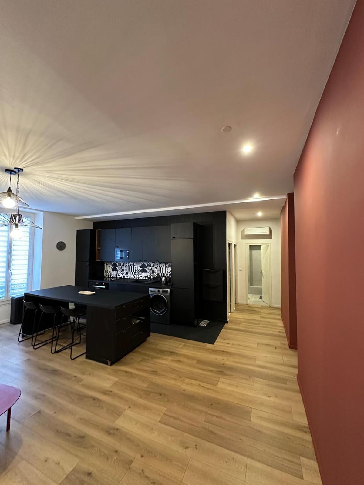 Heart Of Beautiful 3 Bedrooms Apartment