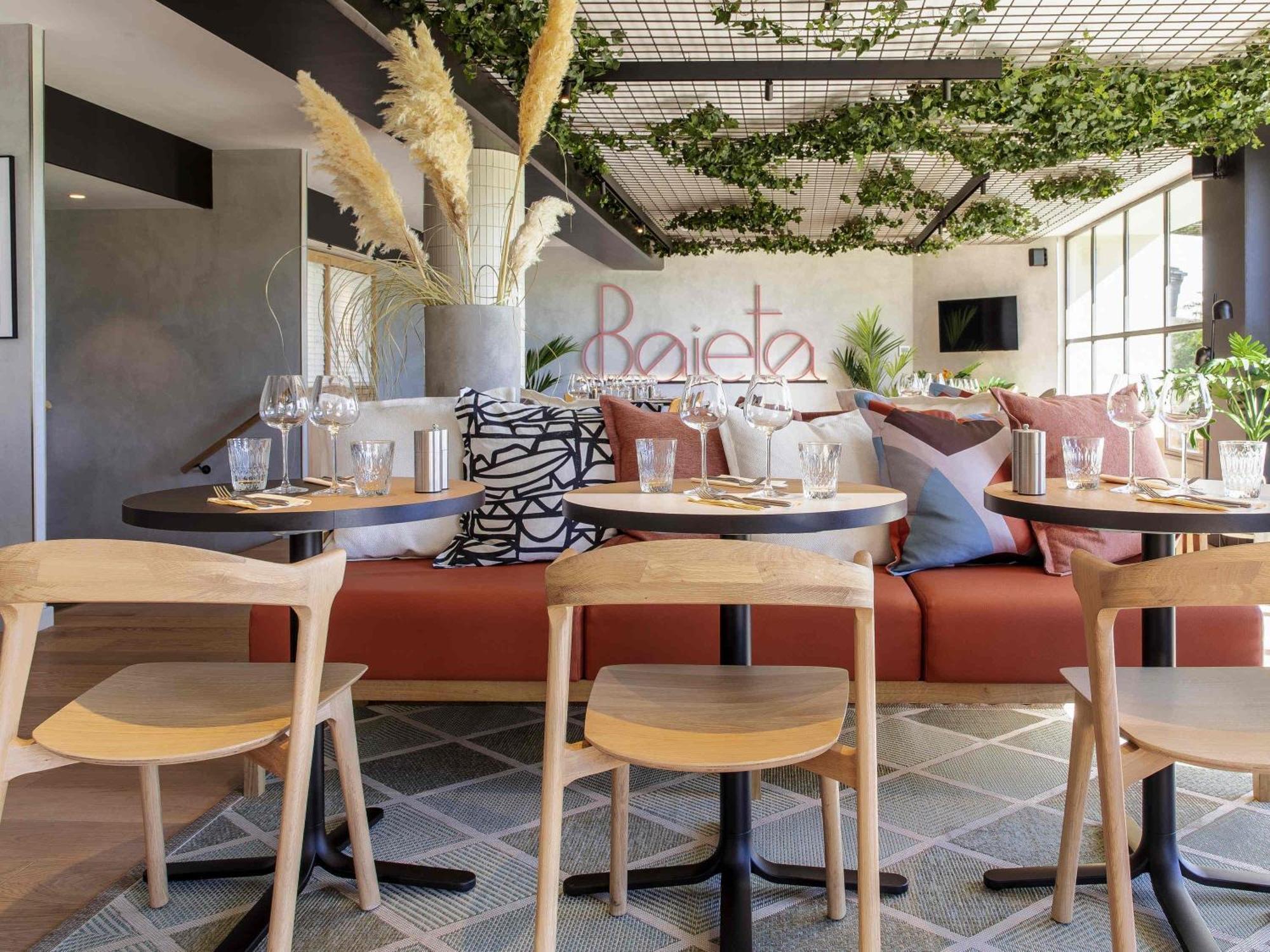 Ibis Aeroport Promenade Des Hotel 3*