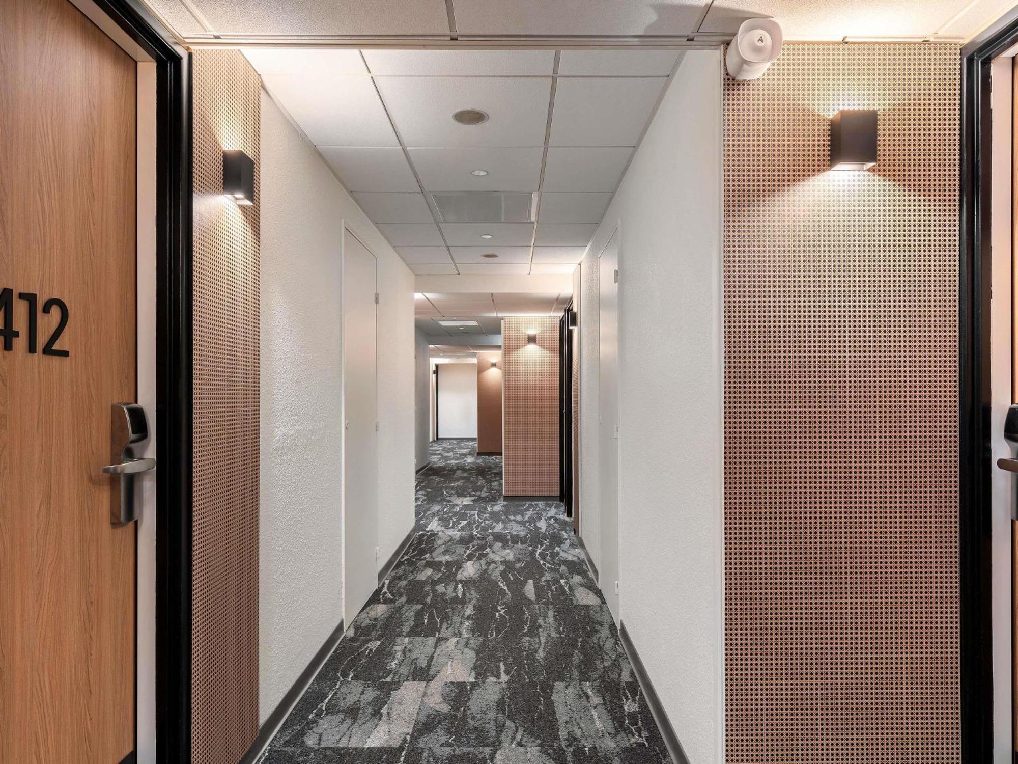 Ibis Aeroport Promenade Des Hotel