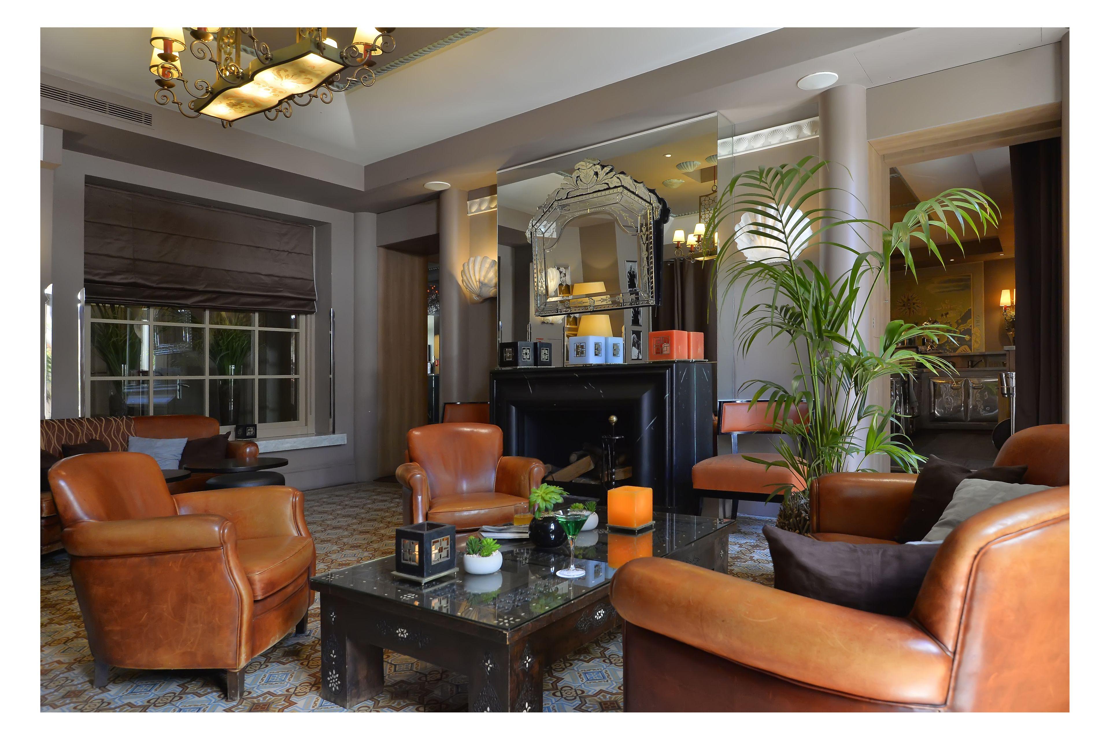 Hotel Apollinaire