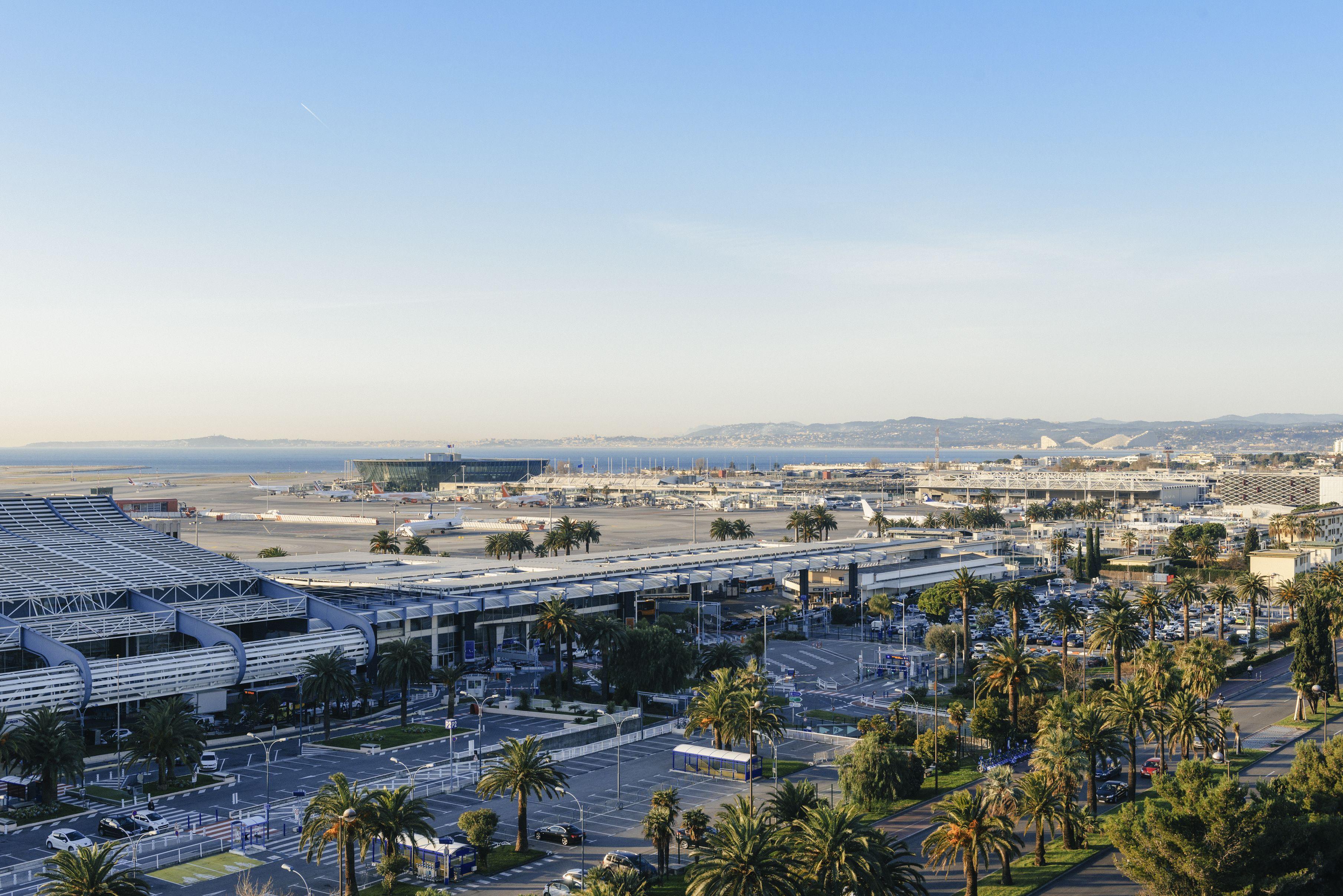 Novotel Arenas Aeroport Hotel 4*