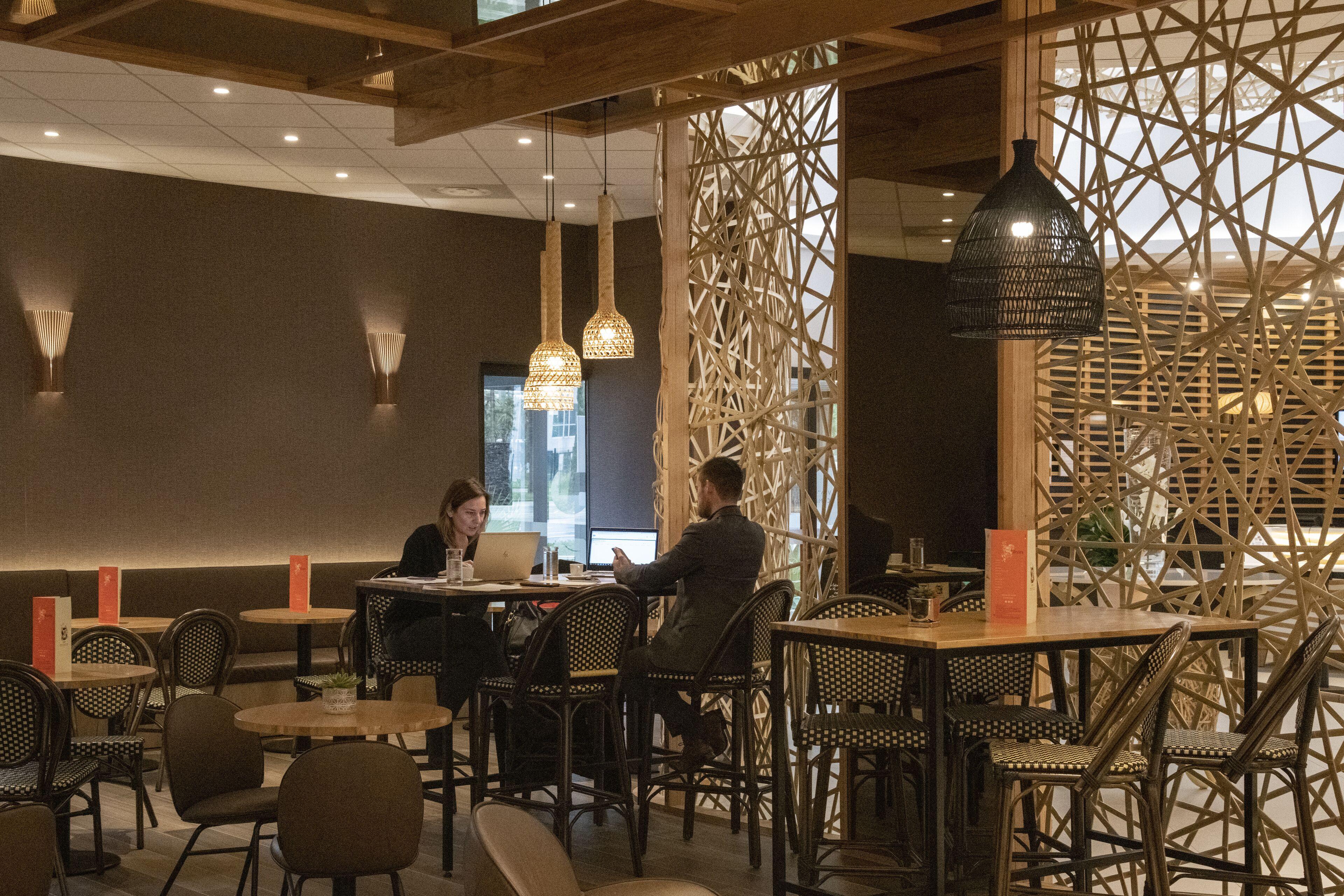 Novotel Arenas Aeroport Hotel