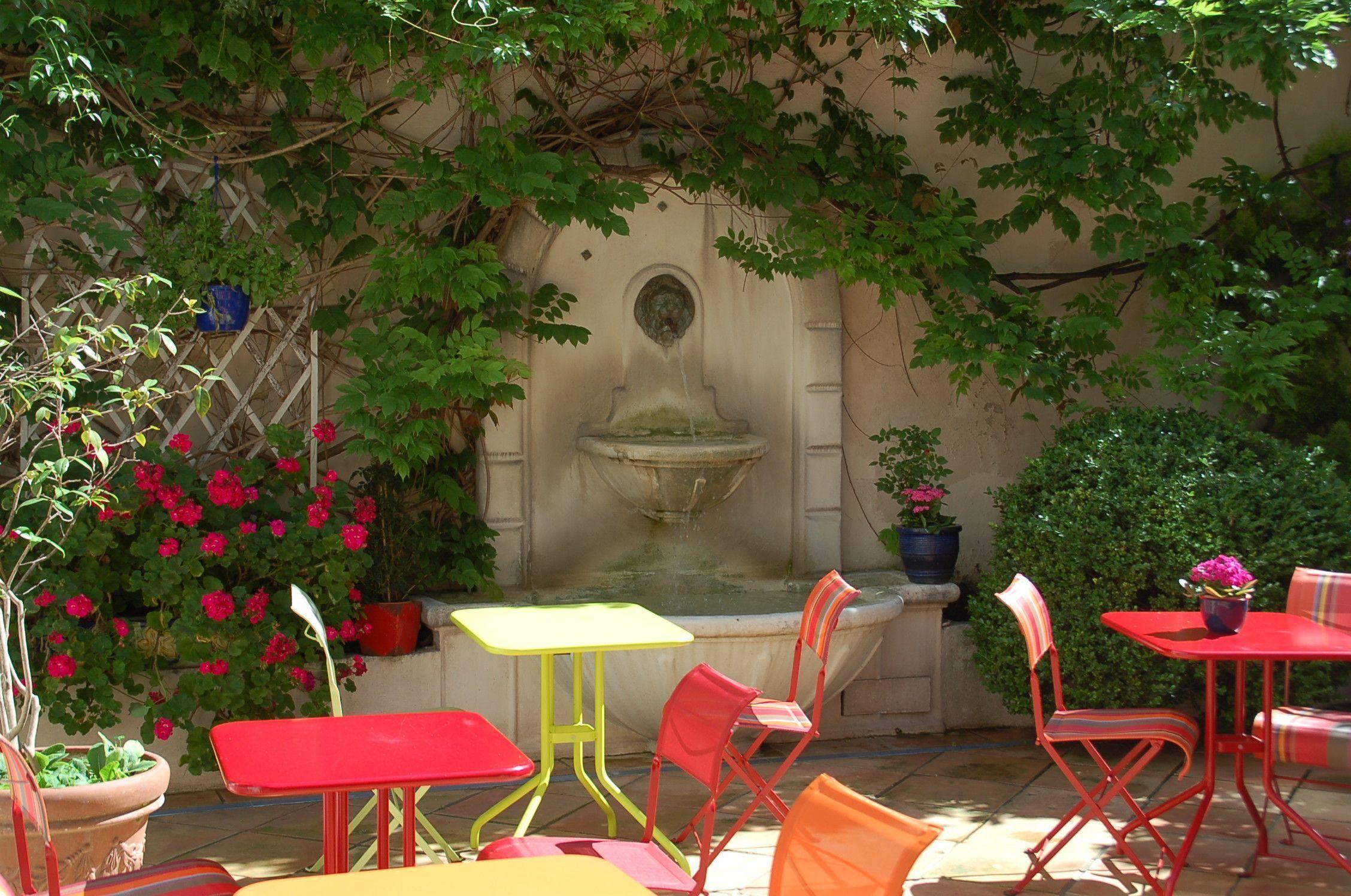 De La Fontaine Hotel