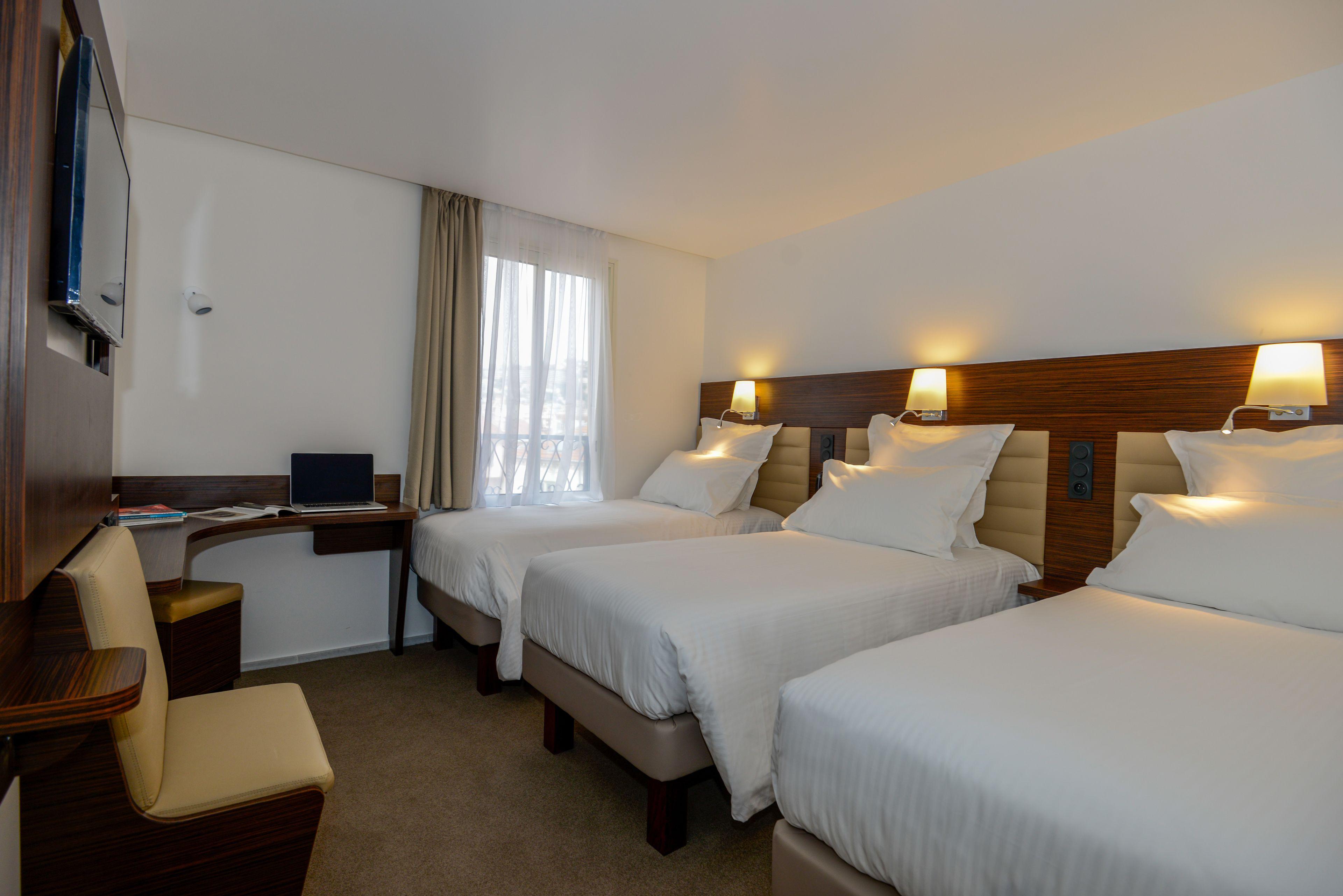 Hotel & Monsigny 3*