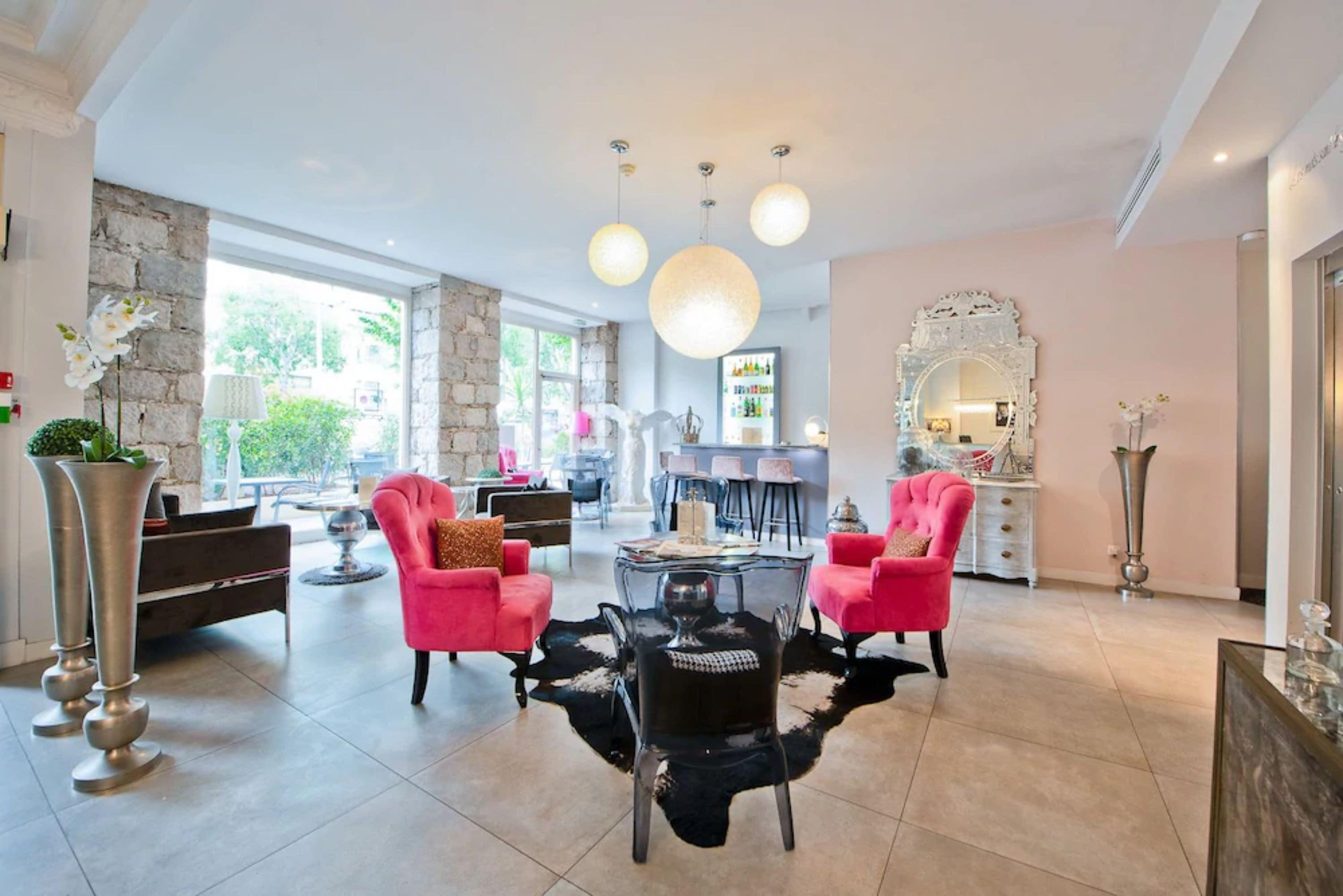 Hotel La Victor Hugo 3*