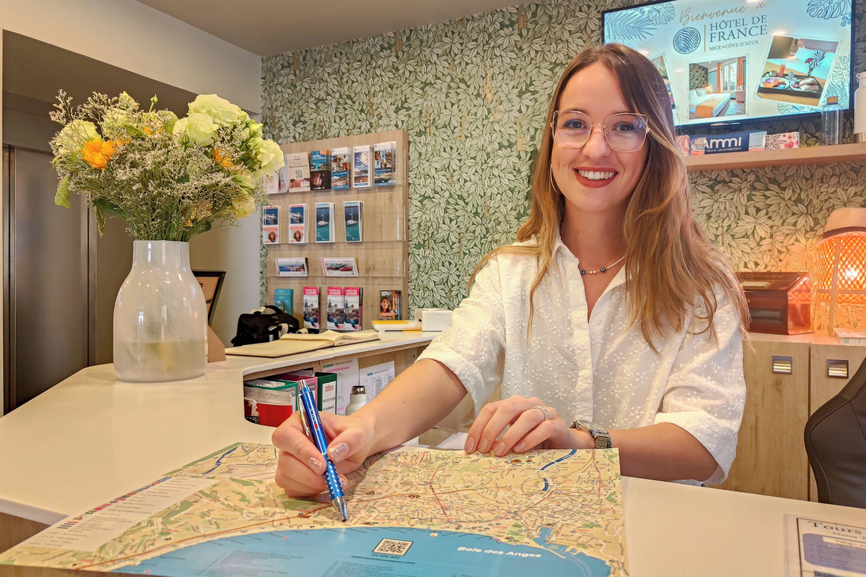 Hotel De France, Un Ammi