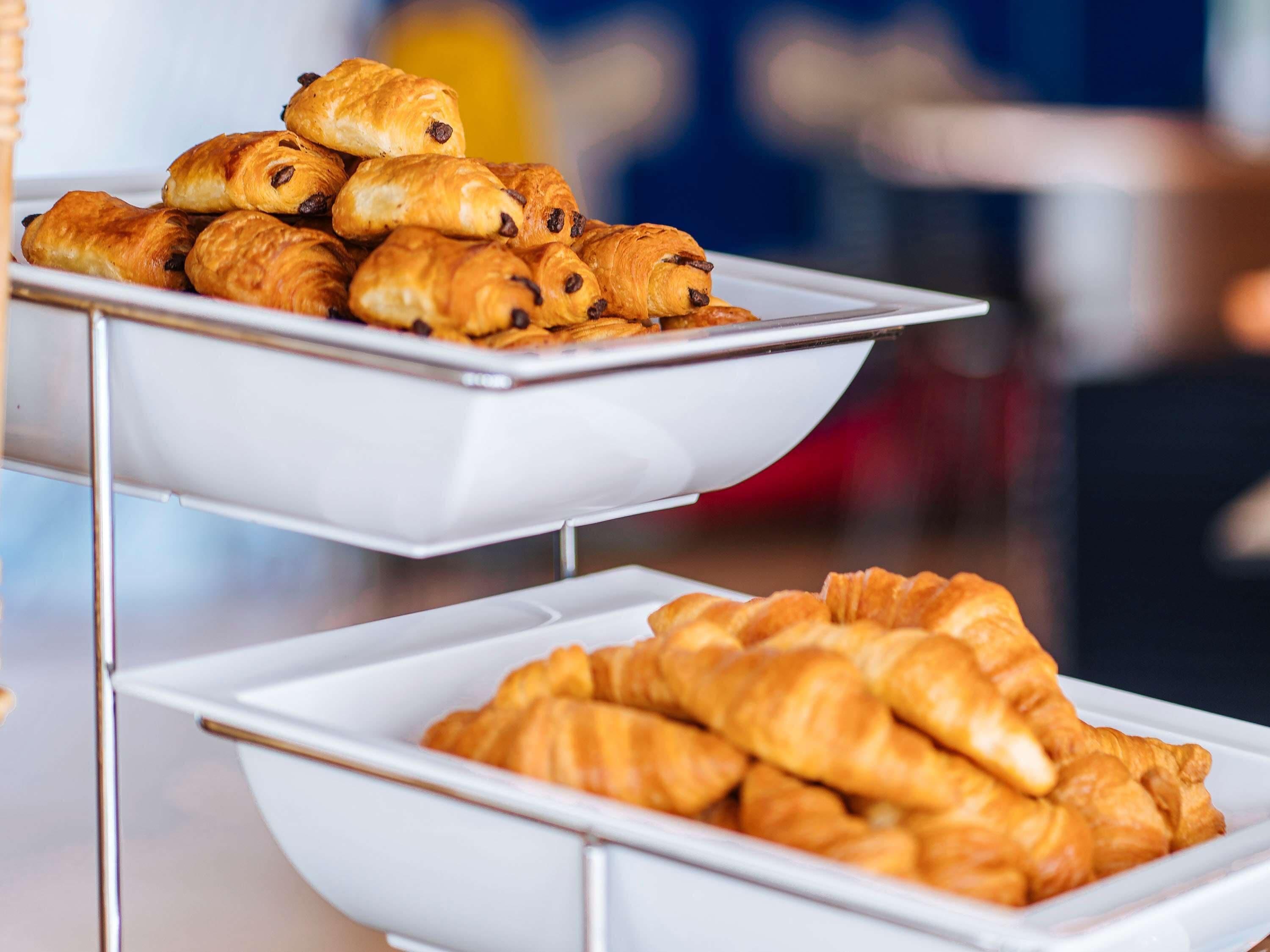 Ibis Styles Aeroport Arenas Hotel 3*