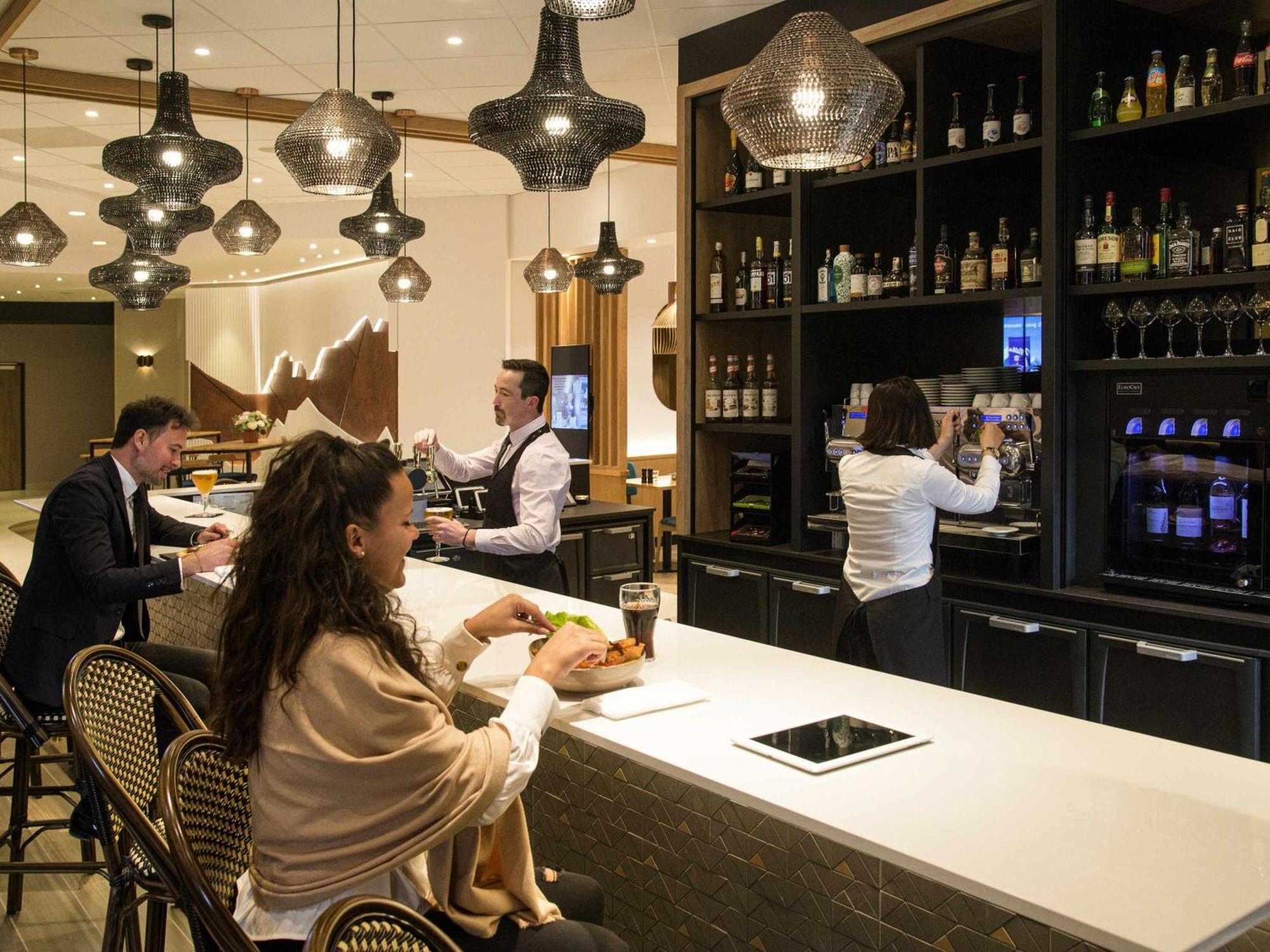 Novotel Arenas Aeroport Hotel 4*