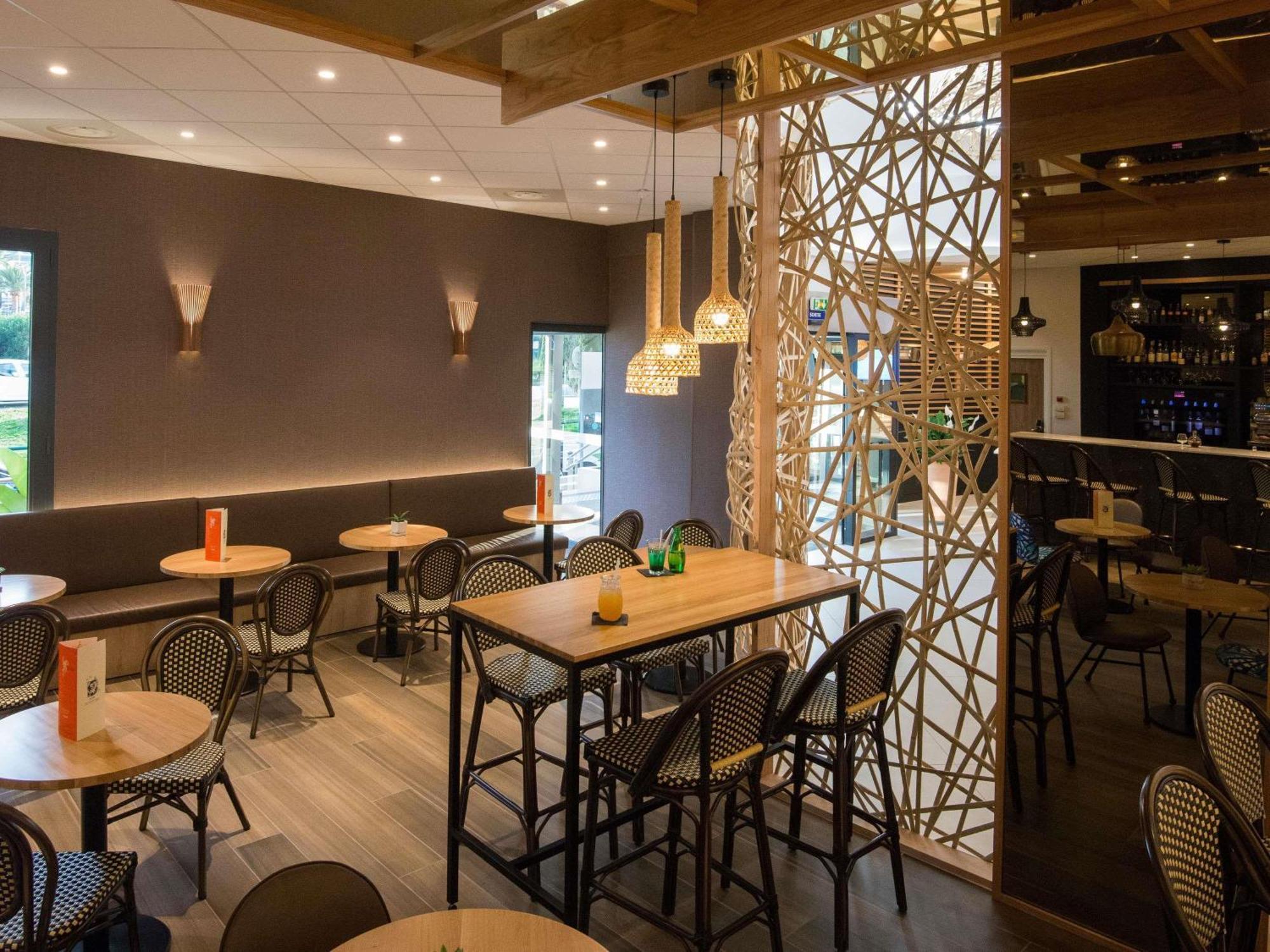 Hotel Novotel Arenas Aeroport 4*