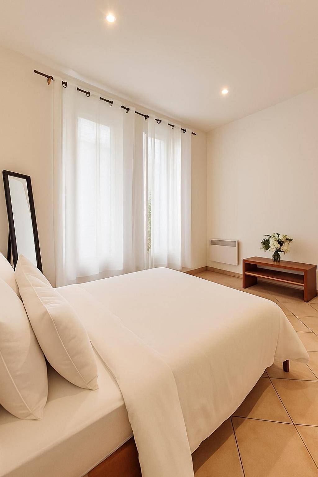 Charming & Roomy With Balcony Heart Of Apartment