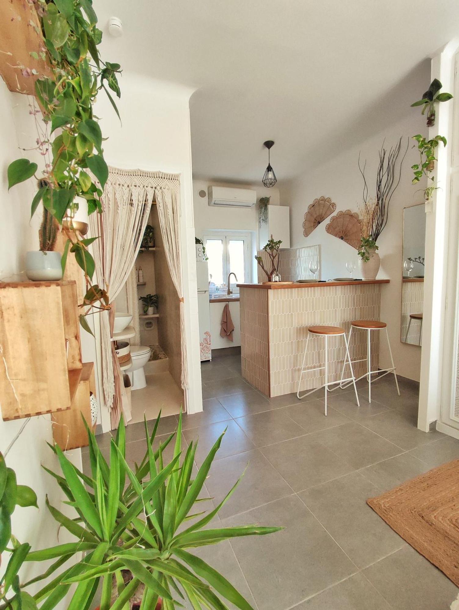 Jungle Boheme - A 3 Min De La Promenade Des A Pieds Apartment *