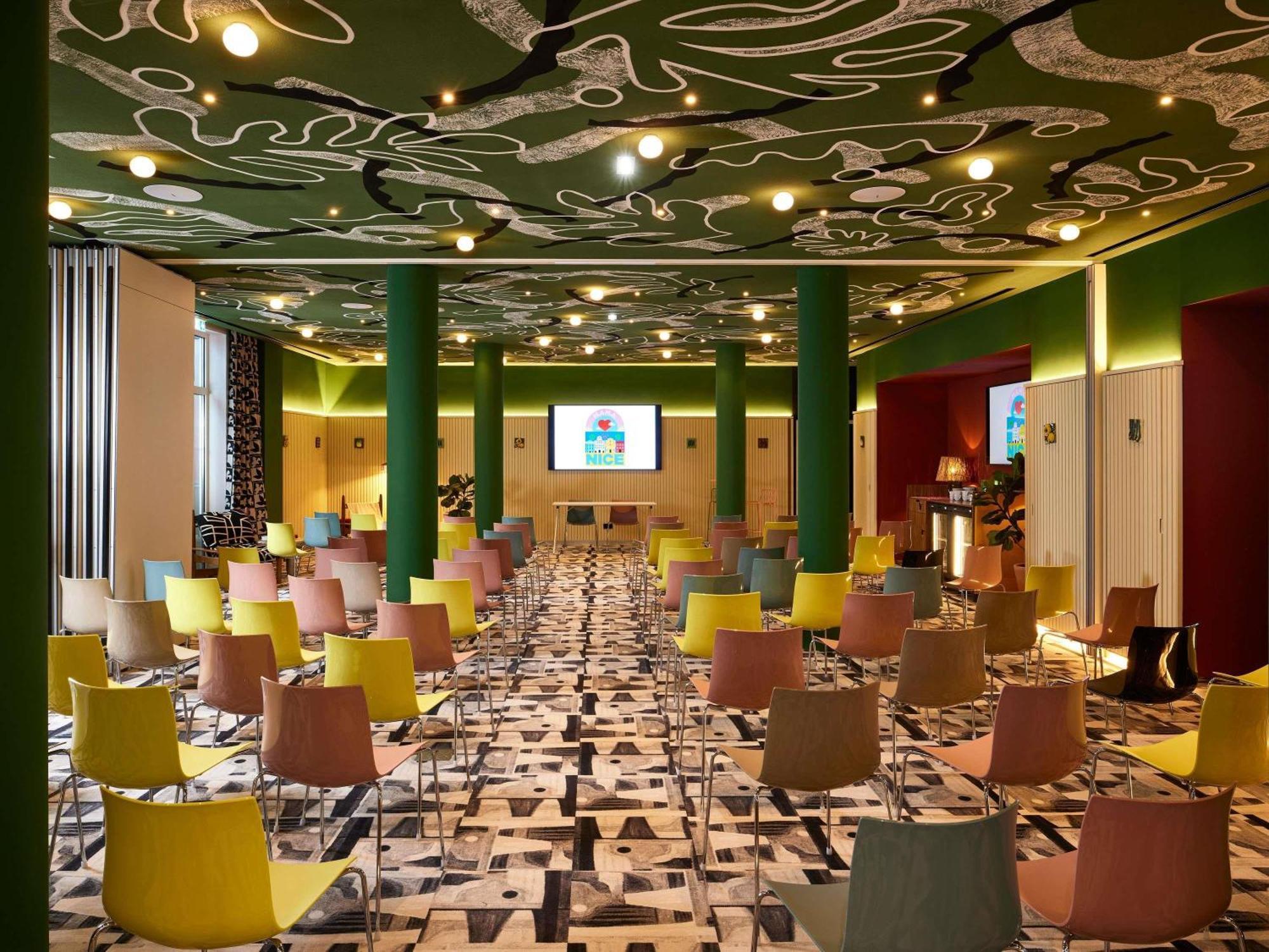 Hotel Mama Shelter 4*