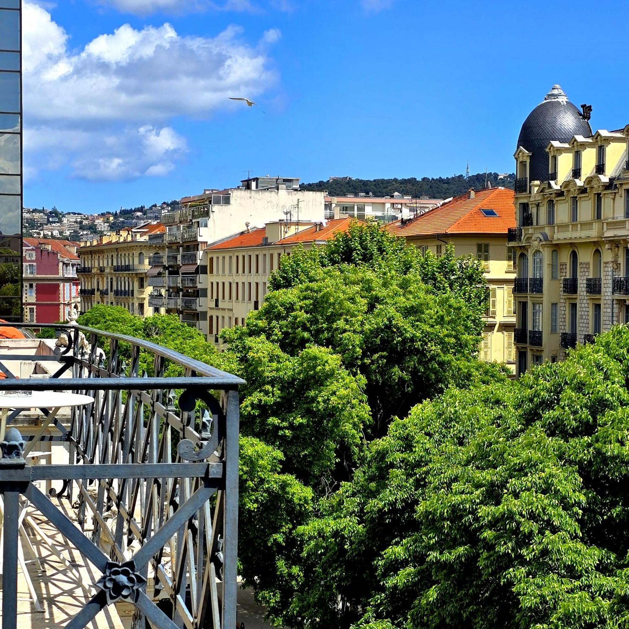 Carlton Nice, Partially Renovated 3*