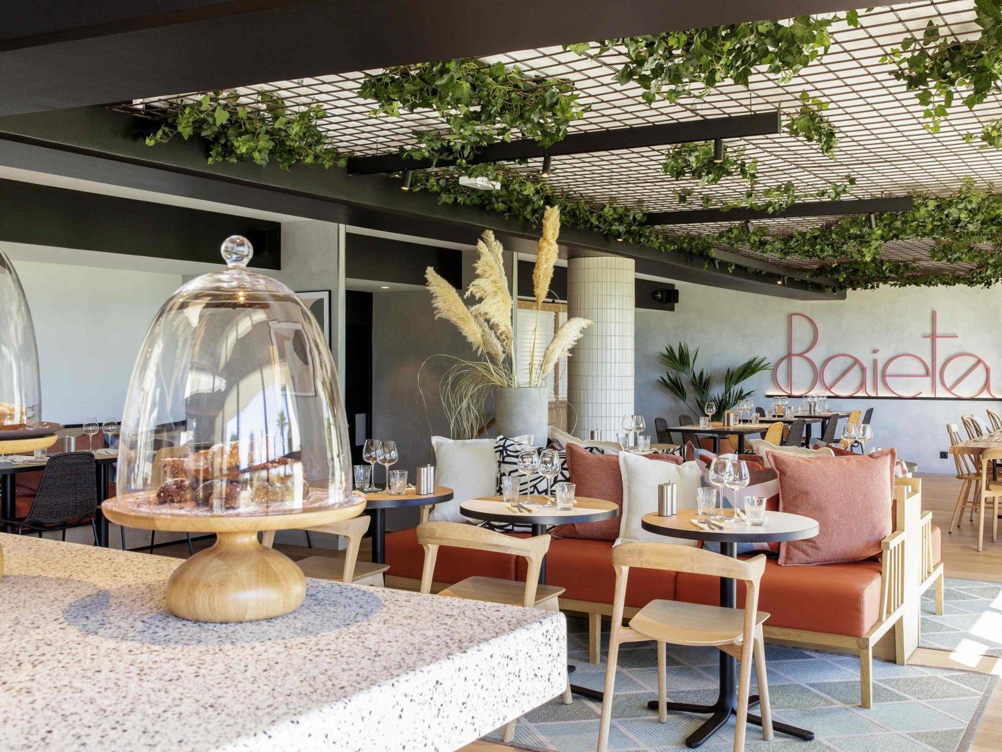 Ibis Aeroport Promenade Des Hotel 3*