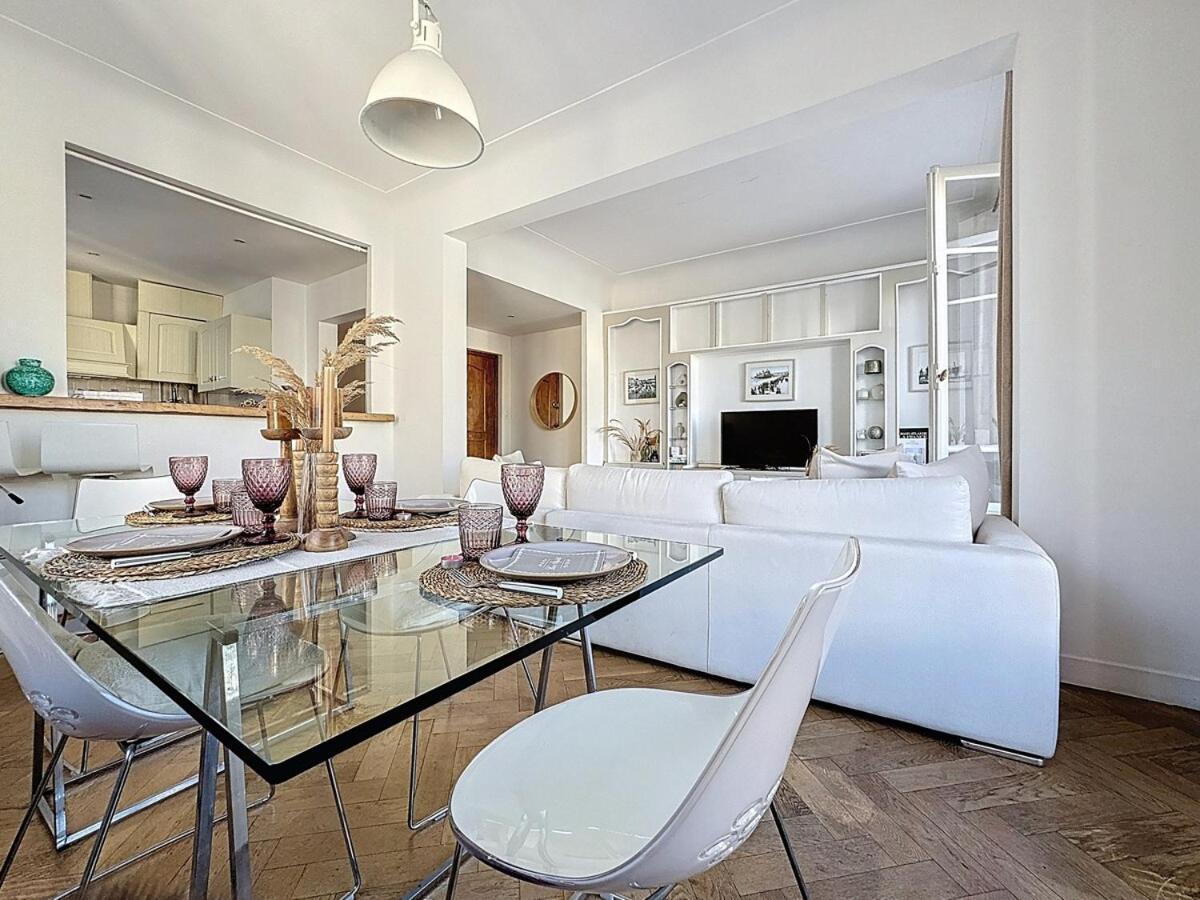 Large 2 Bedroom Apartment, Close To Promenade Des