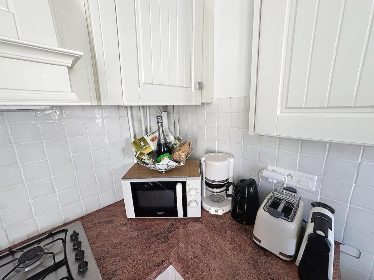 Large 2 Bedroom Apartment, Close To Promenade Des