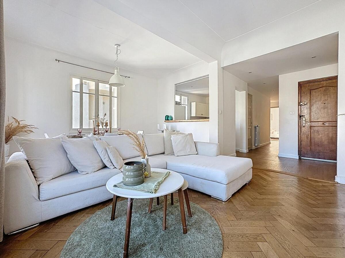 Apartment Large 2 Bedroom Apartment, Close To Promenade Des *