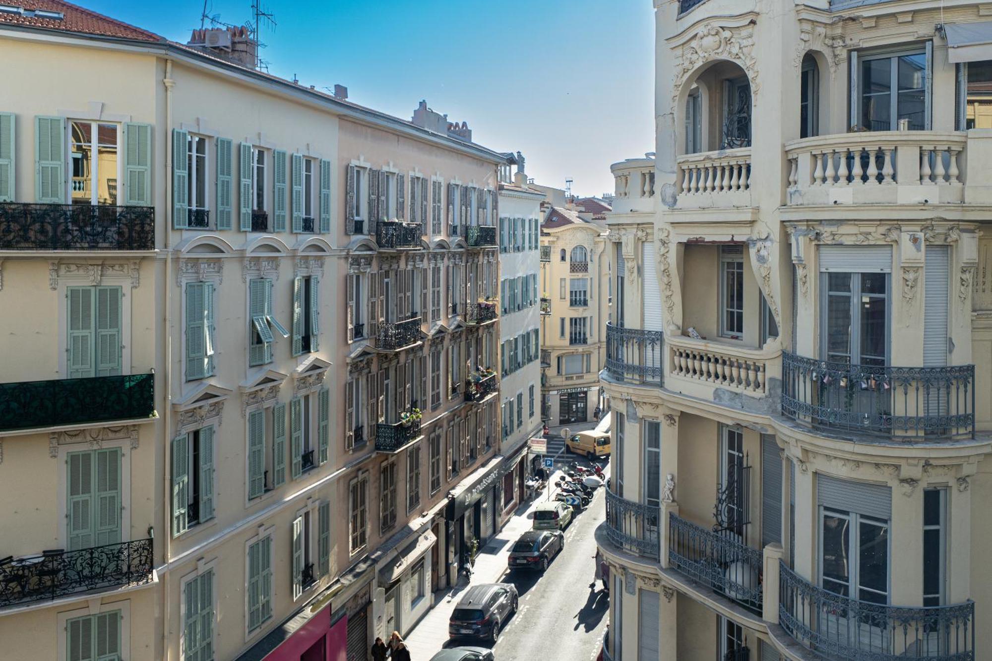 A L'elegance Nice