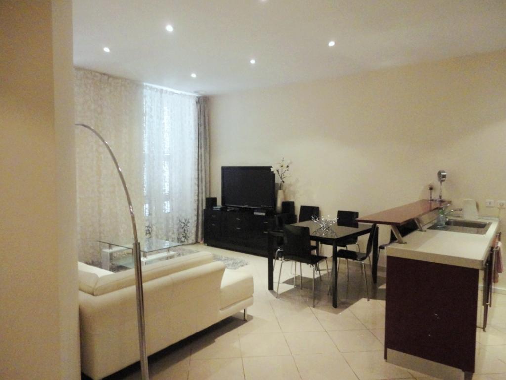 On Rue De France 4 Apartment