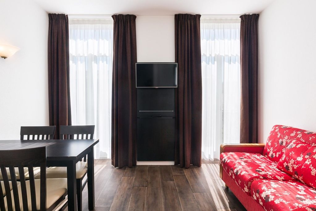 The Jay By Happyculture 4* Nice