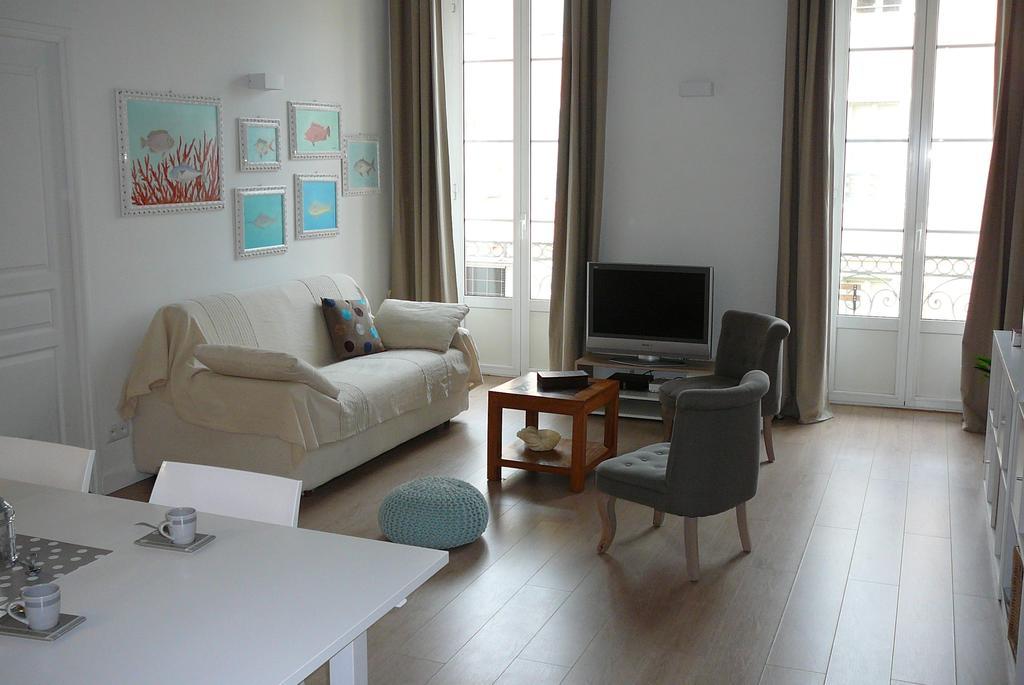 2 Bedrooms In Central Location On The Famous Place Massena Nice