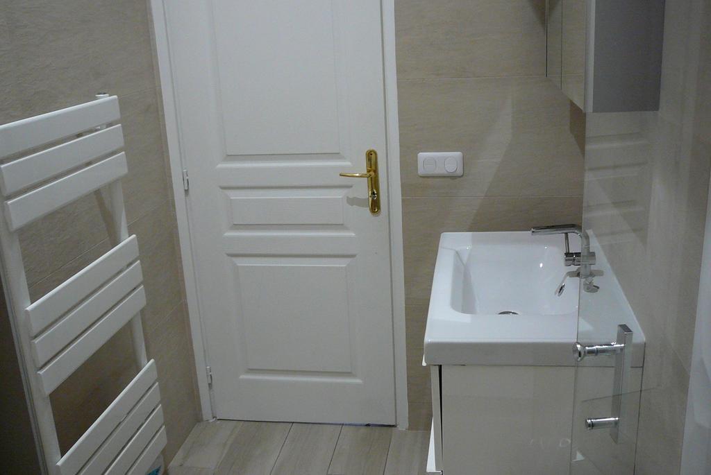Apartment 2 Bedrooms In Central Location On The Famous Place Massena Nice