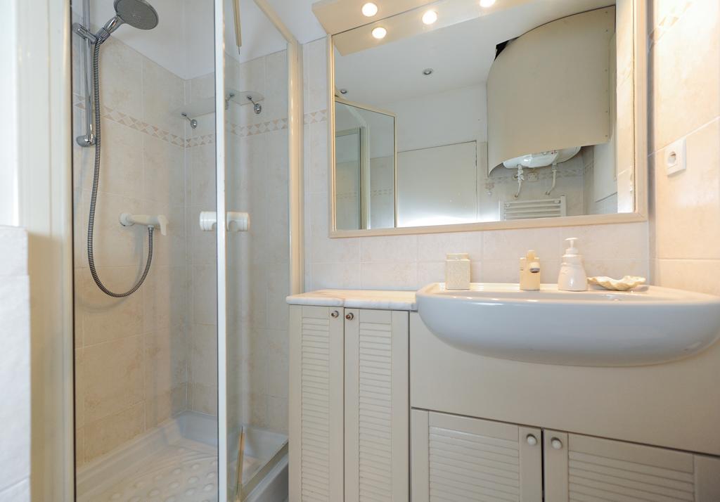 Clemenceau Centre Five Stars House